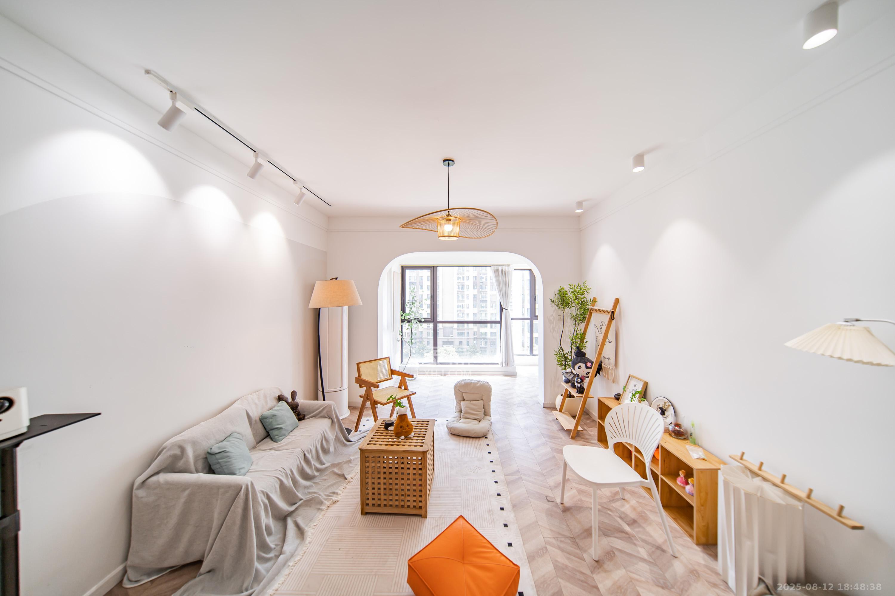 蓝光雍锦半岛  3室2厅2卫    99.8万 蓝光雍锦半岛  3室2厅2卫    99.8万