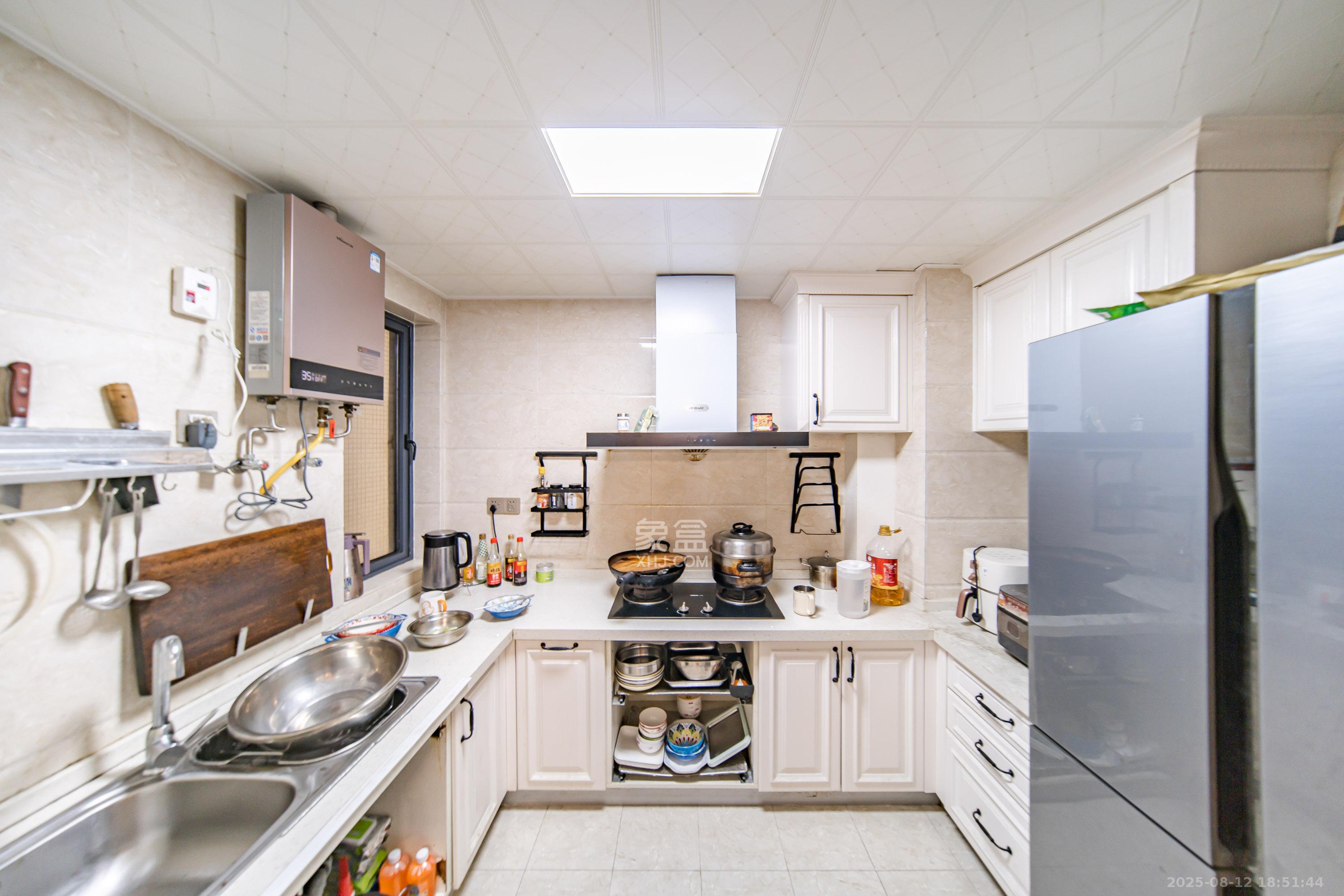 兰亭湾畔  3室2厅2卫    138.0万 兰亭湾畔  3室2厅2卫    138.0万厨房