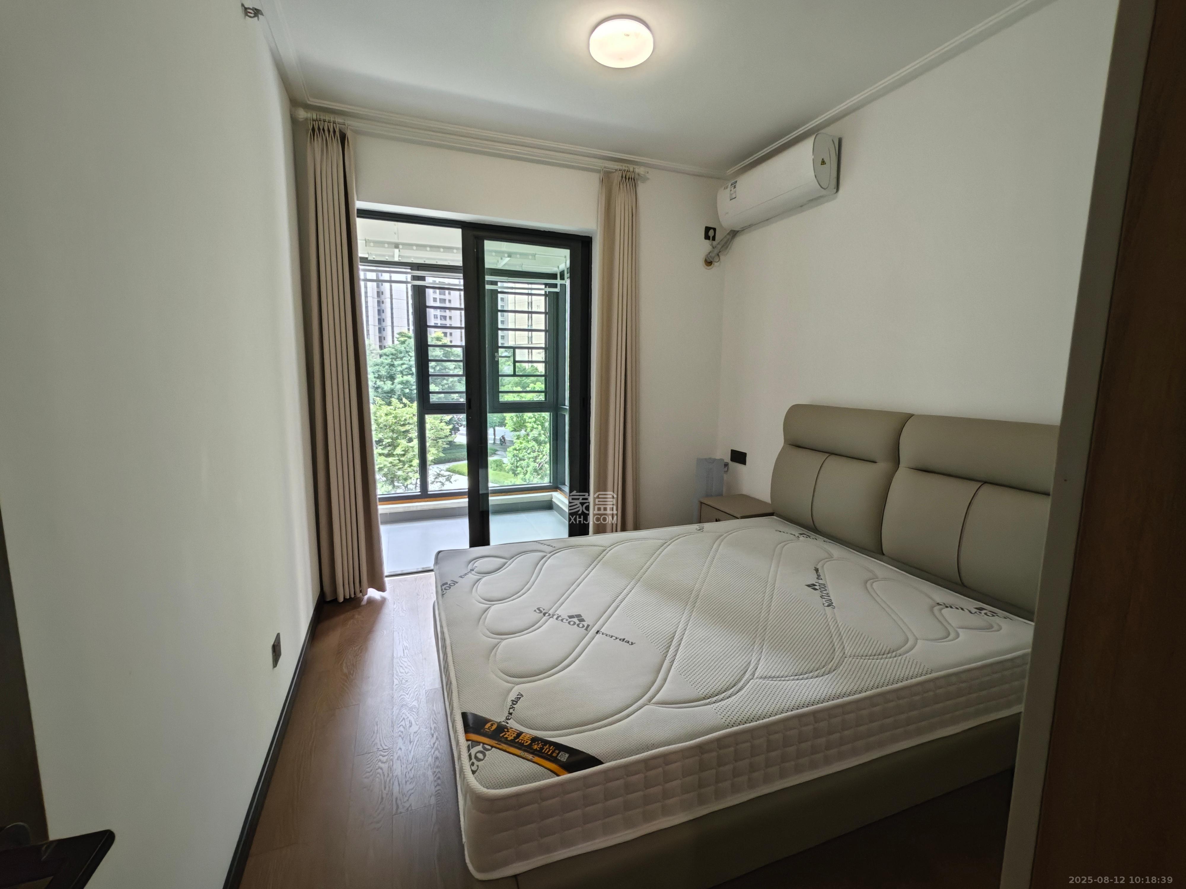 卓越中寰 4室2厅2卫 5000.0元/月 卓越中寰 4室2厅2卫 5000.0元/月室内图