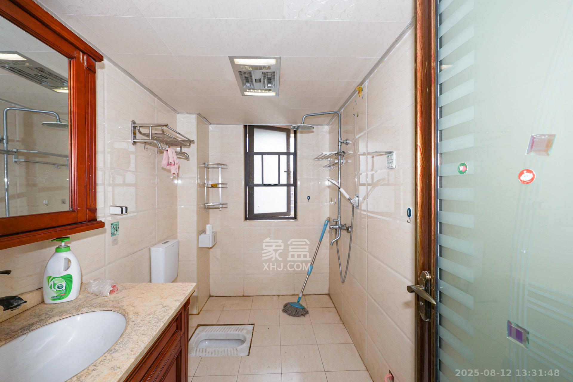 达美D6区  4室2厅3卫    138.6万 达美D6区  4室2厅3卫    138.6万卫生间