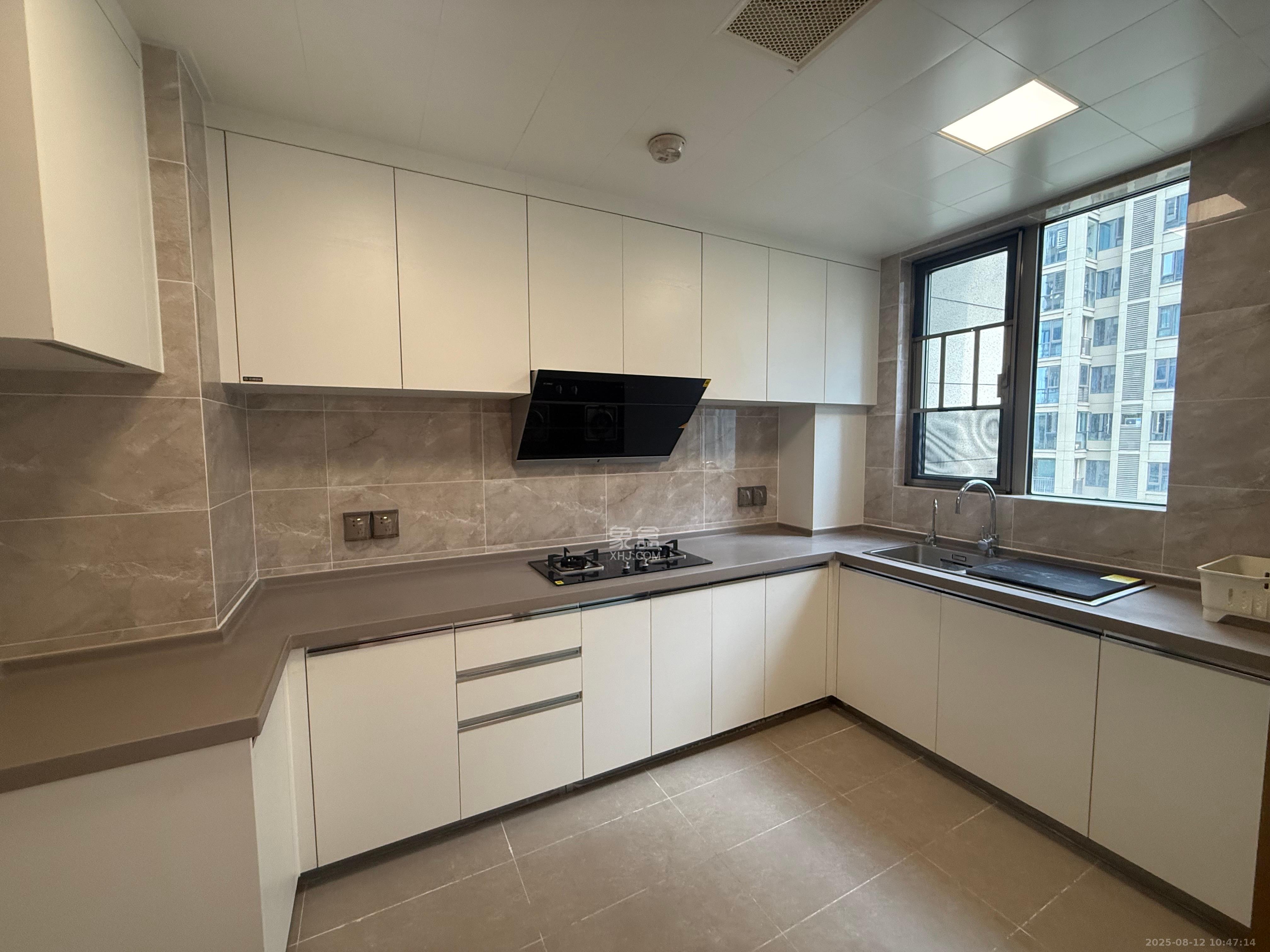 梅溪湖金茂湾  4室2厅2卫    3700.0元/月 梅溪湖金茂湾  4室2厅2卫    3700.0元/月