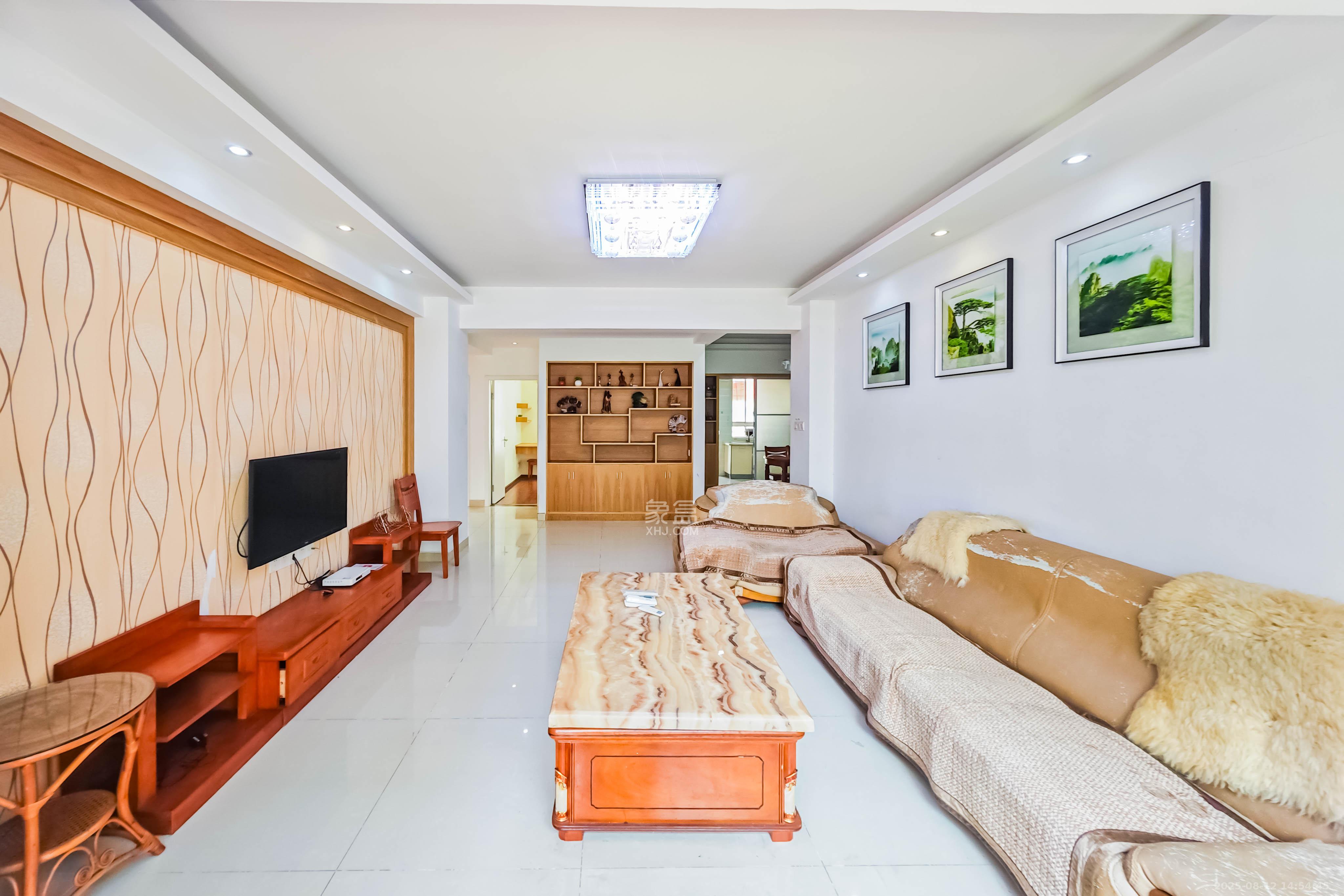 城市山水豪园（山水城市风景）  1室2厅2卫    120.0万客厅