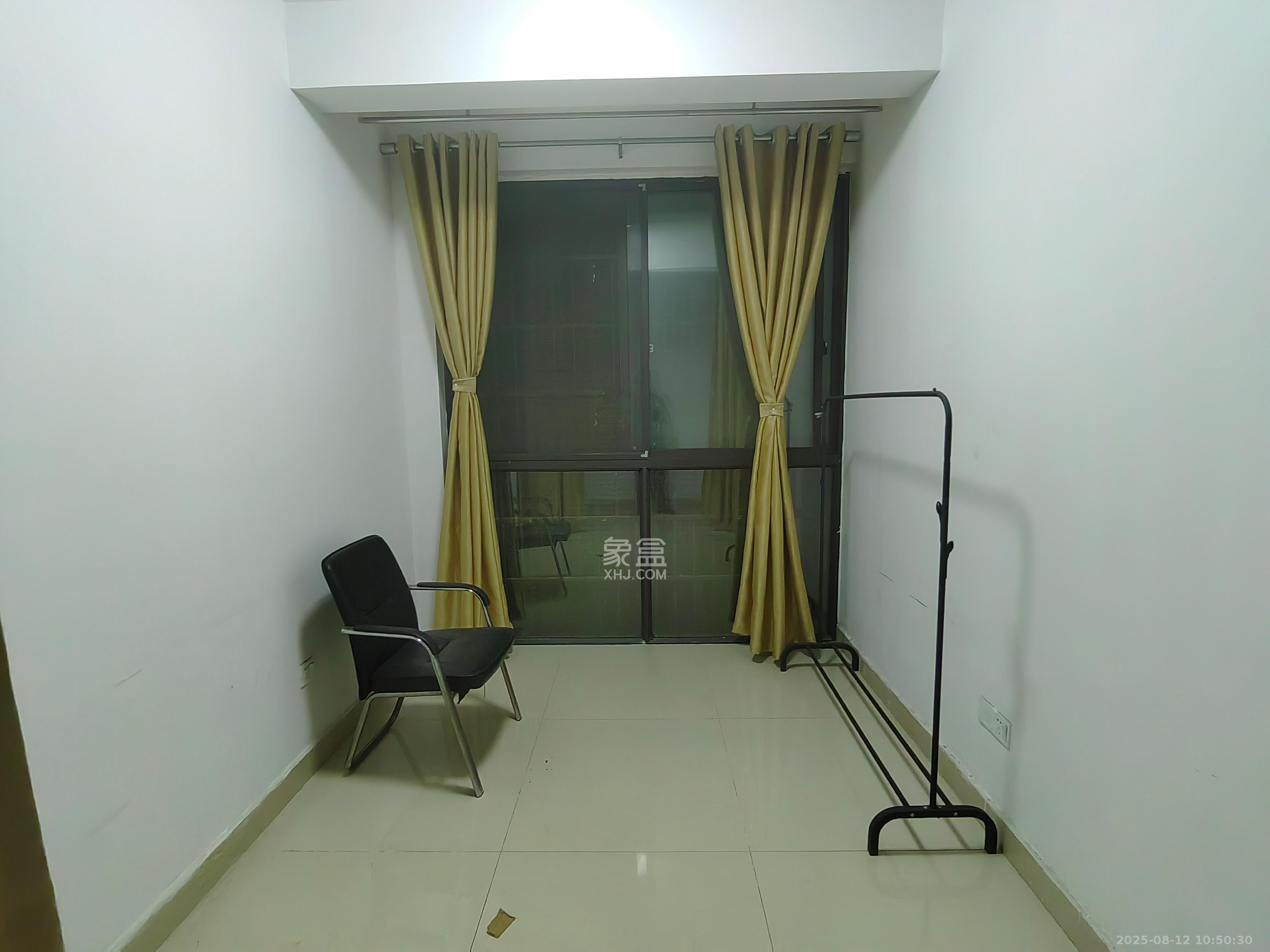 三景华御  3室2厅2卫    2200.0元/月 三景华御  3室2厅2卫    2200.0元/月室内图