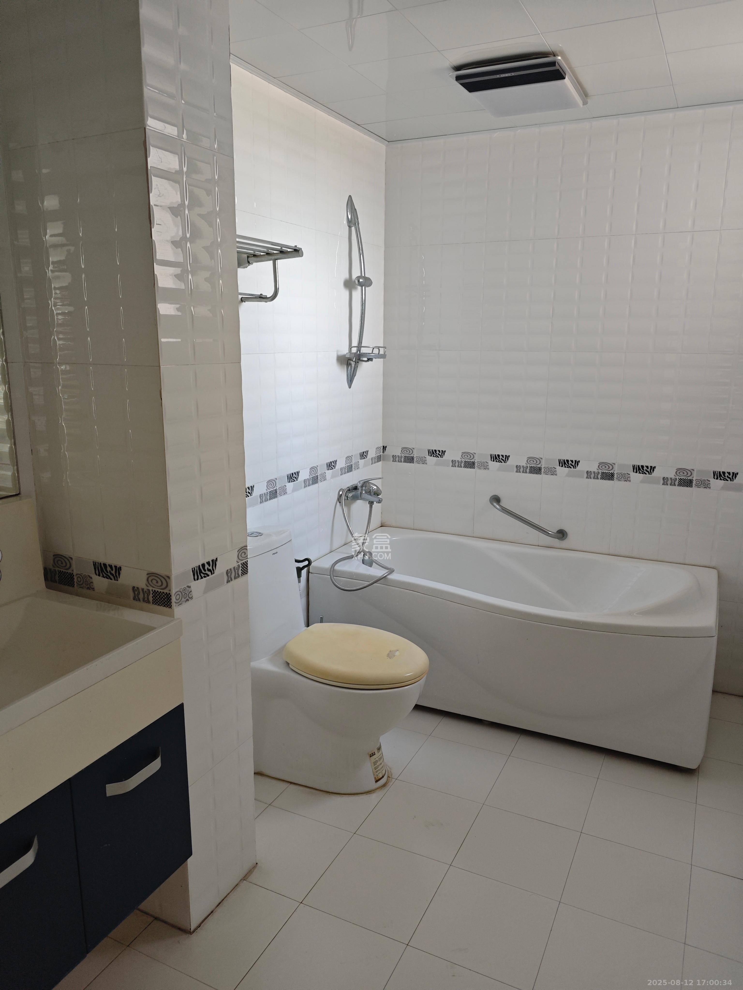 梦泽园  4室2厅2卫    4000.0元/月 梦泽园  4室2厅2卫    4000.0元/月室内图