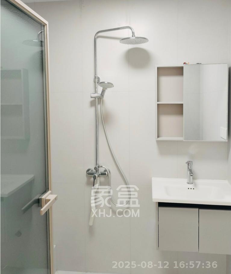嘉盛奥美城  4室2厅2卫   3900.00元/月室内图