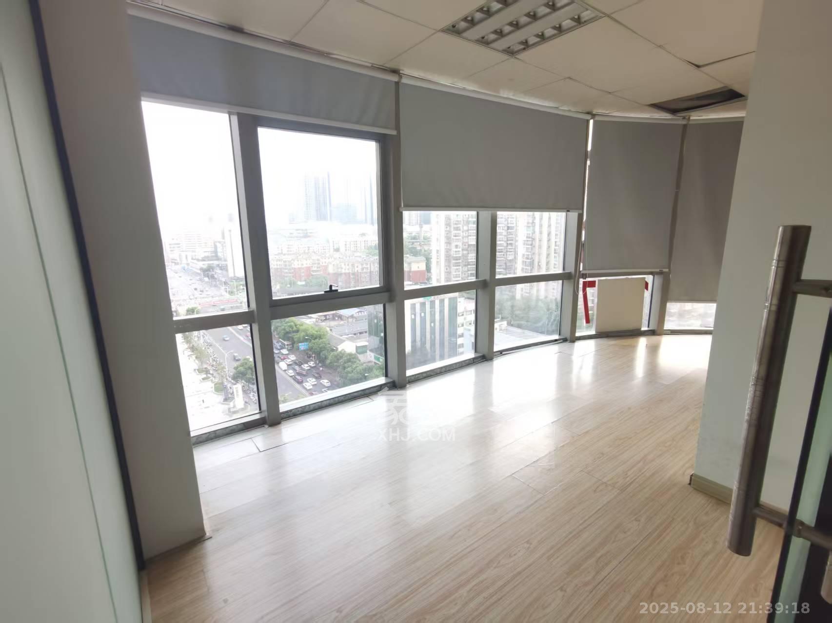 奥克斯广场 5室1厅1卫 4500.0元/月 奥克斯广场 5室1厅1卫 4500.0元/月室内图