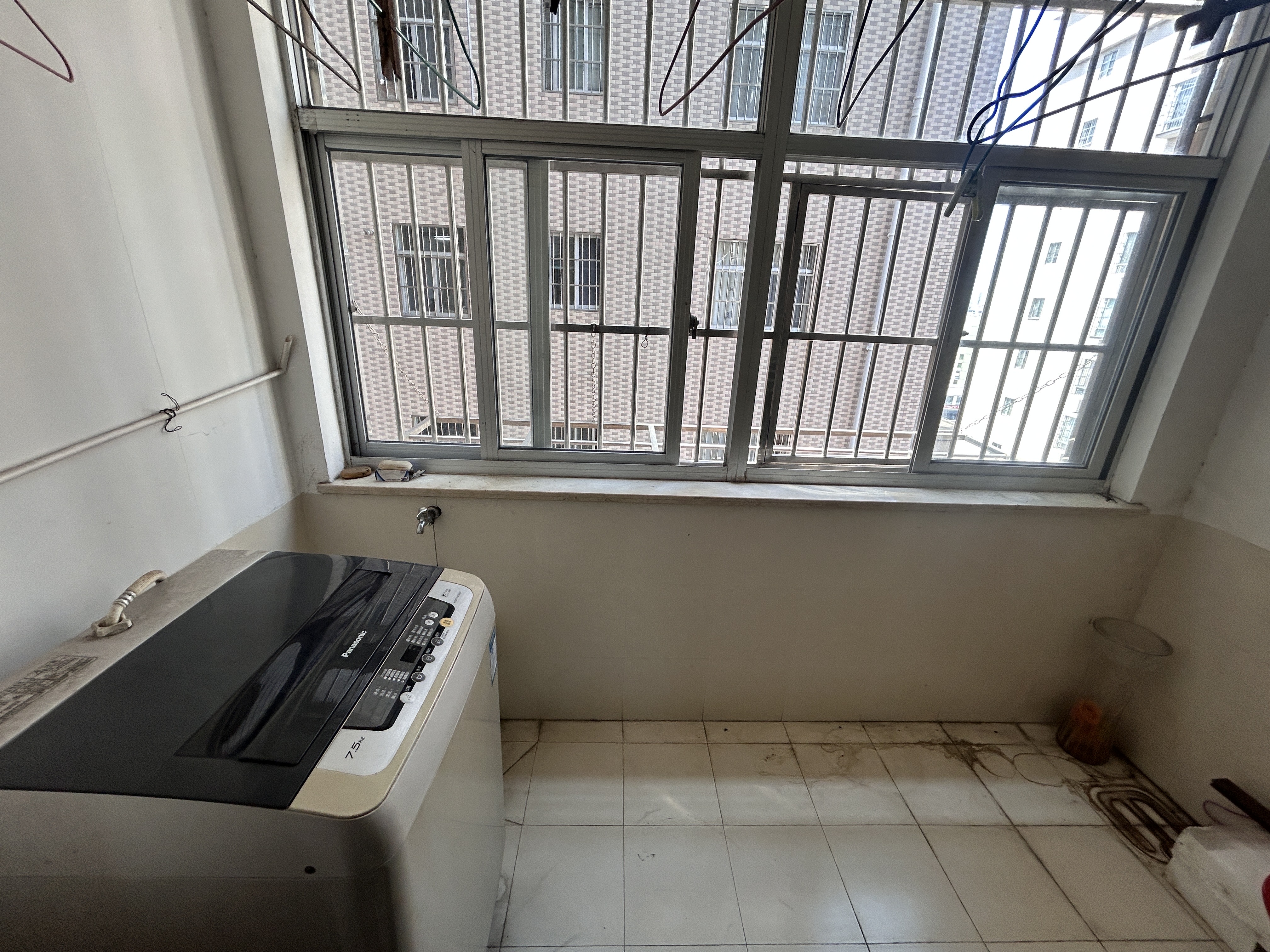 学苑公寓 3室2厅1卫 2500.0元/月 学苑公寓 3室2厅1卫 2500.0元/月室内图