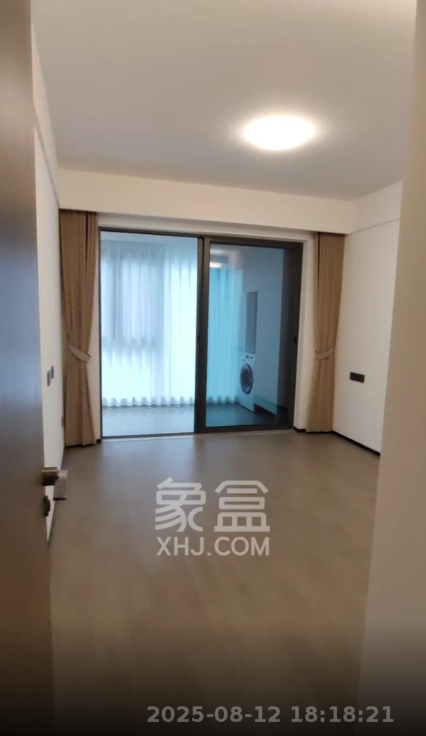 轨道万科悦府  4室2厅2卫   5000.00元/月室内图