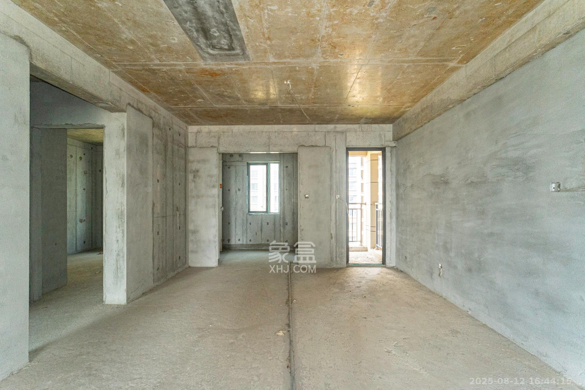 映悦星府  4室2厅2卫    76.98万客厅