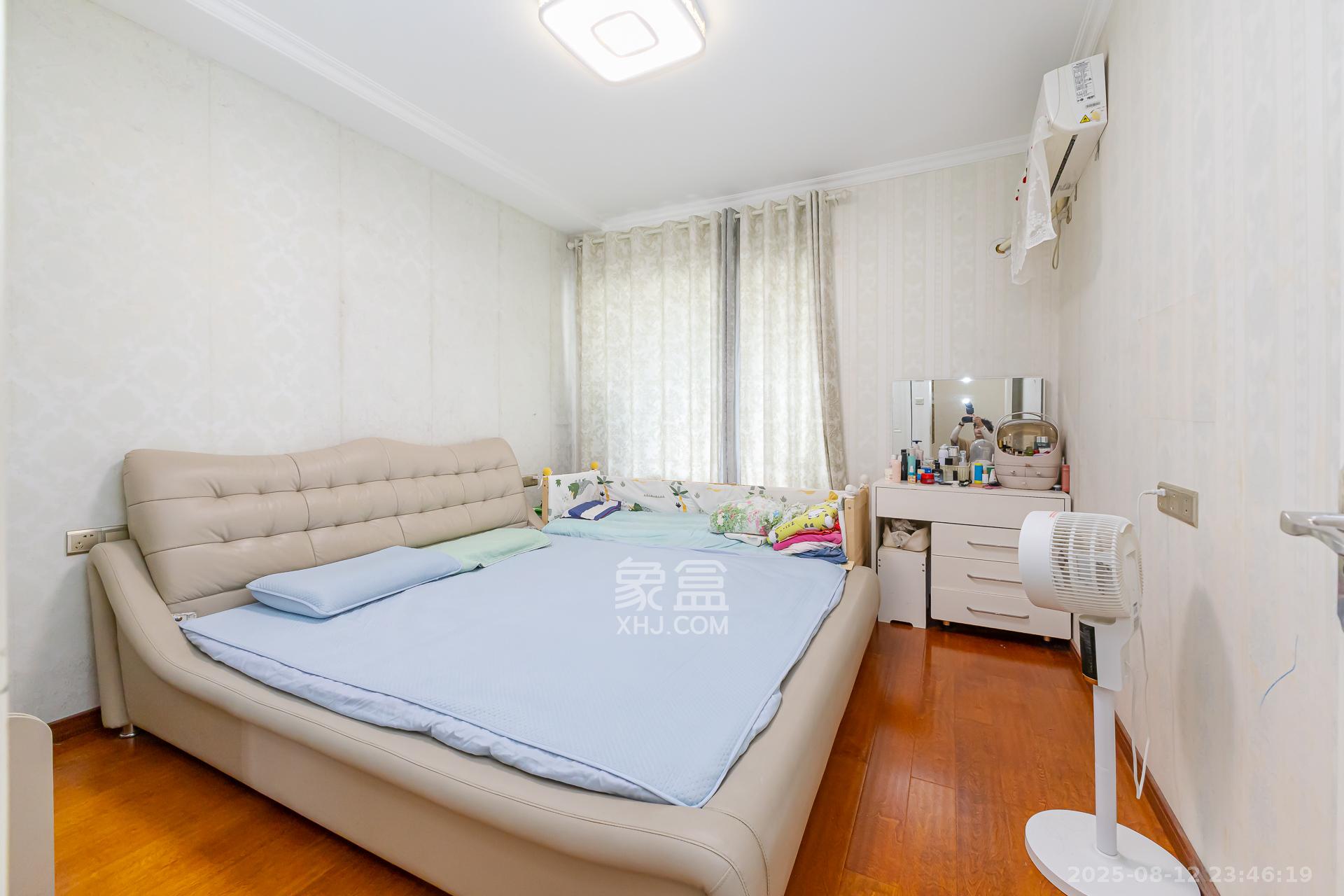 勤诚达新界  4室2厅2卫    100.0万卧室