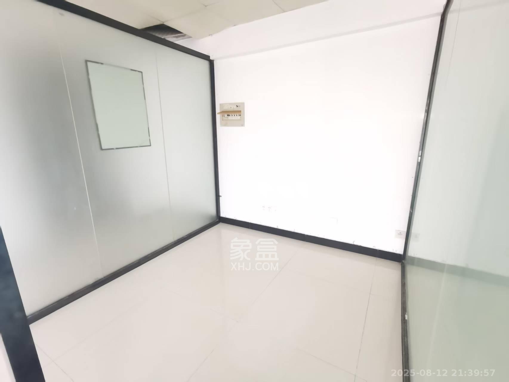 奥克斯广场 5室1厅1卫 4800.0元/月 奥克斯广场 5室1厅1卫 4800.0元/月室内图