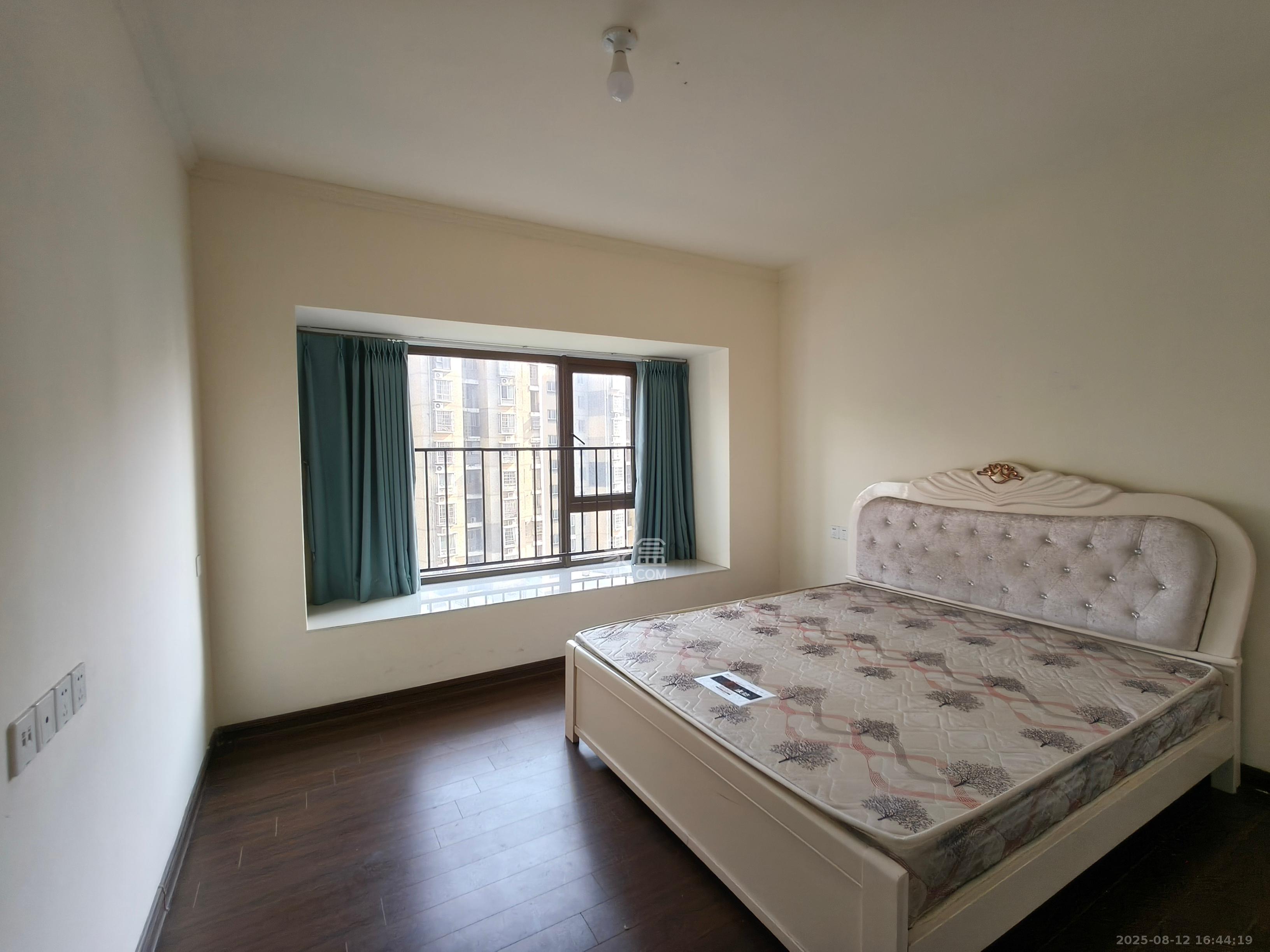 碧桂园中央花园 4室2厅2卫 3000.0元/月 碧桂园中央花园 4室2厅2卫 3000.0元/月室内图