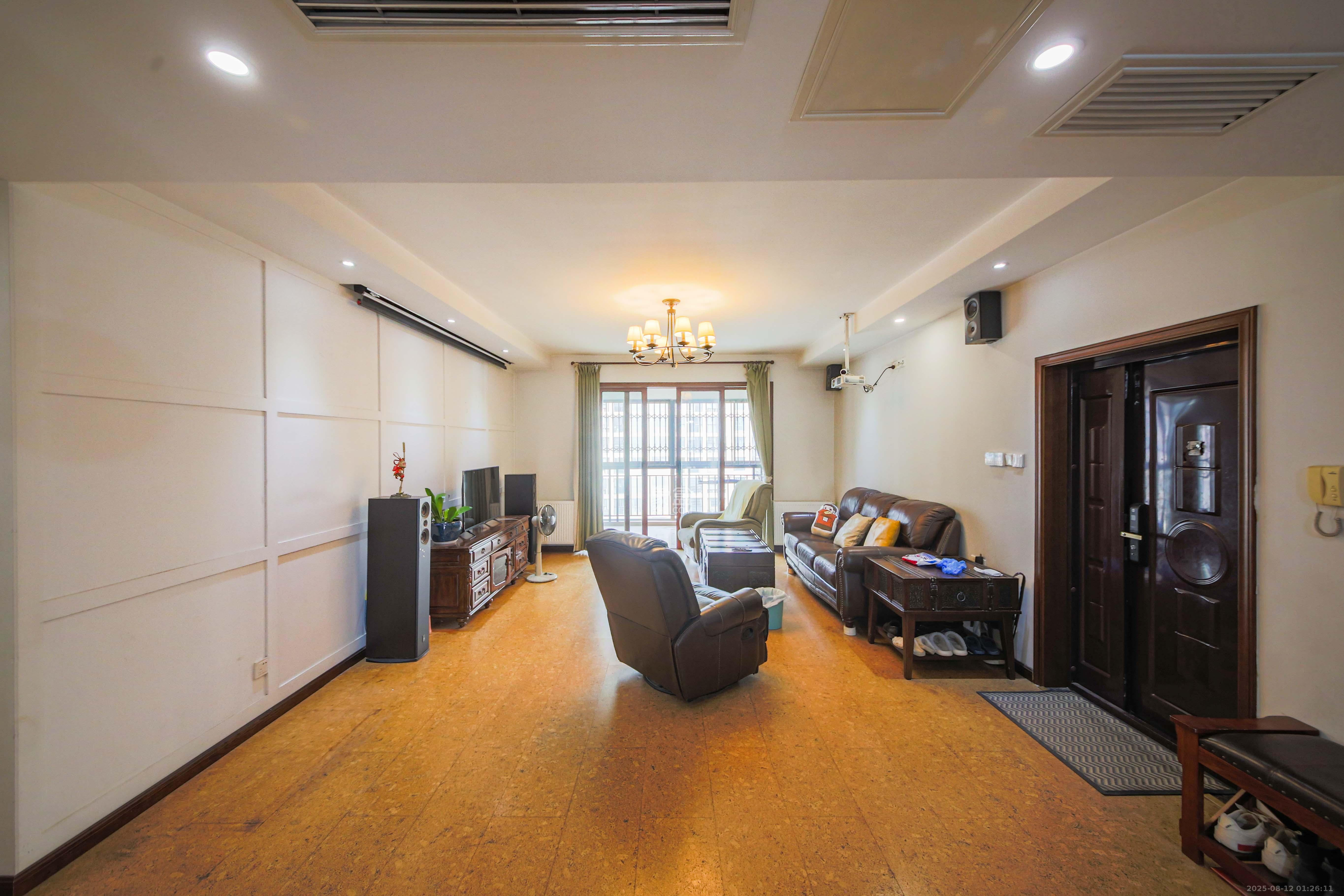 银杏嘉园  4室2厅2卫    150.0万客厅