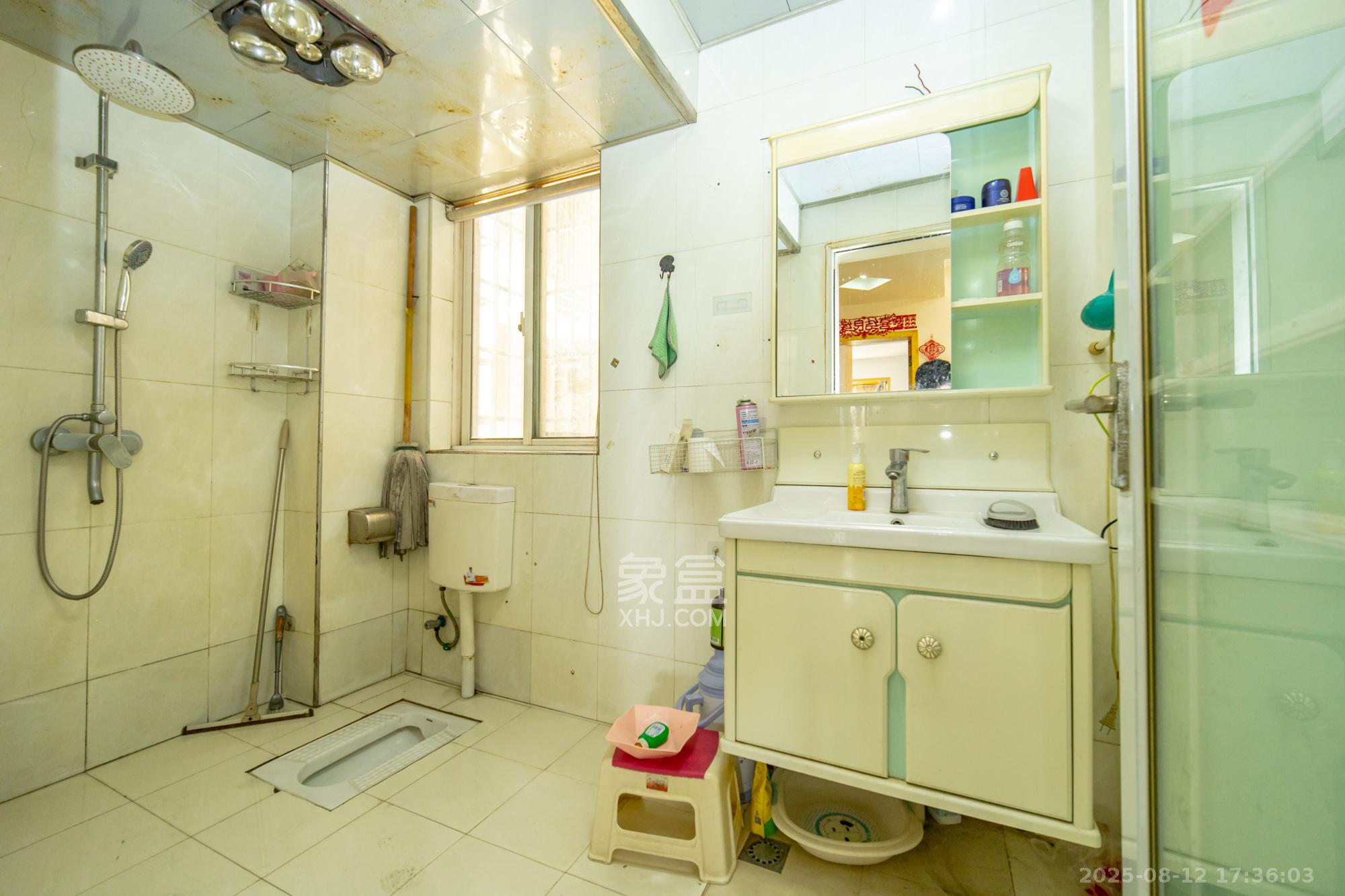 紫晶城 3室2厅1卫 52.0万 紫晶城 3室2厅1卫 52.0万卫生间