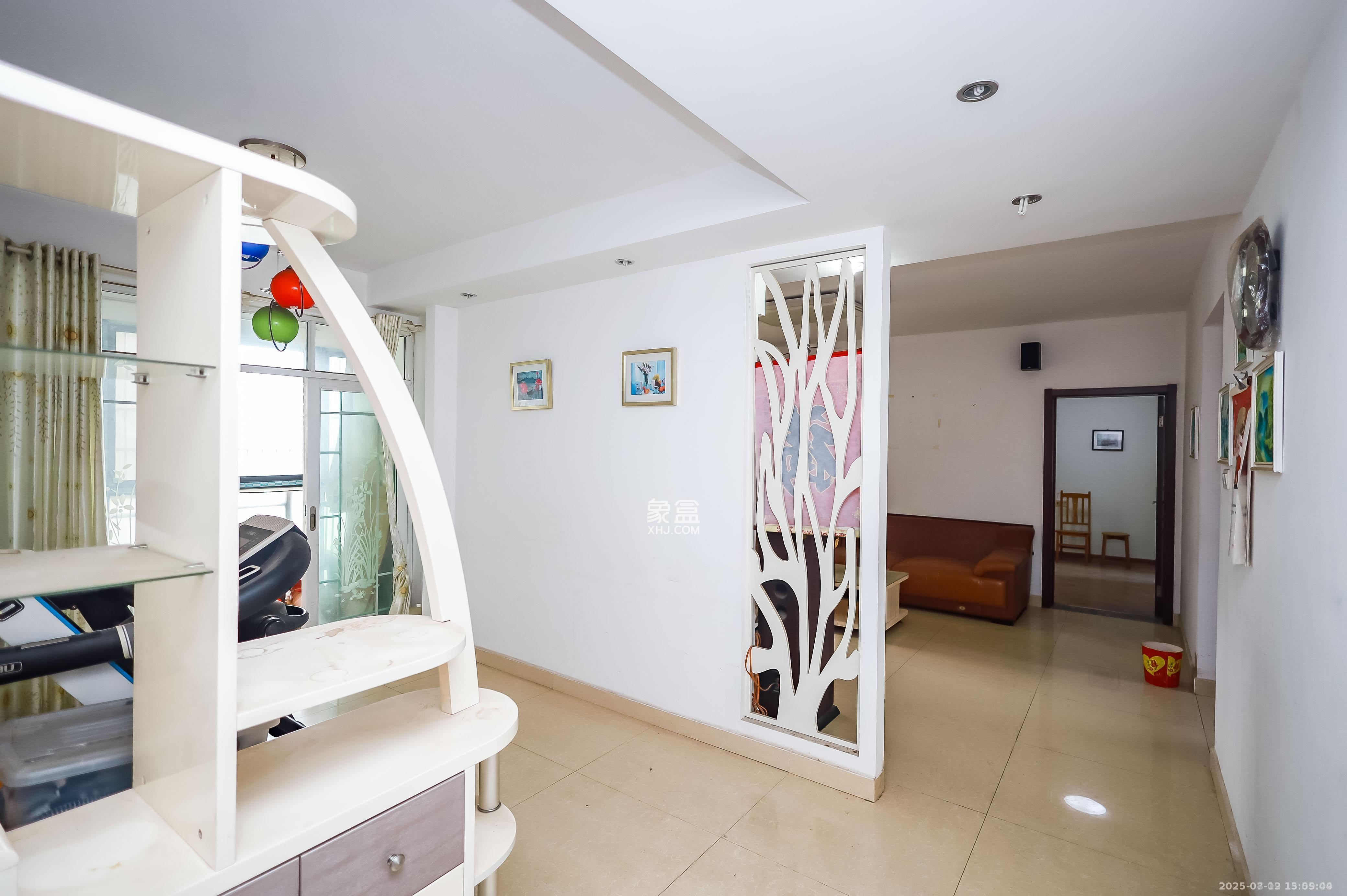 金科东方大院三四期 3室2厅2卫 2500.0元/月 金科东方大院三四期 3室2厅2卫 2500.0元/月室内图