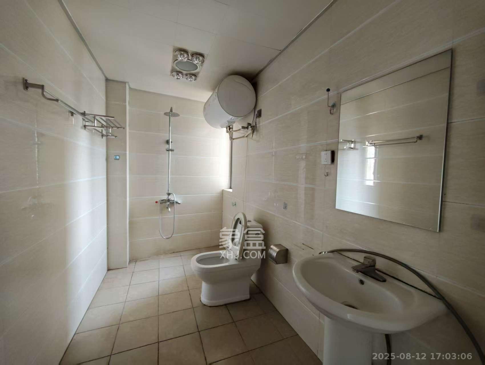 嘉宇盛世华章  4室2厅2卫    4500.0元/月 嘉宇盛世华章  4室2厅2卫    4500.0元/月室内图