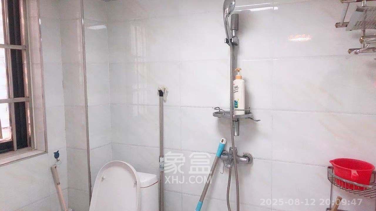 东岸锦城(东方人家)  3室2厅1卫   2000.00元/月室内图