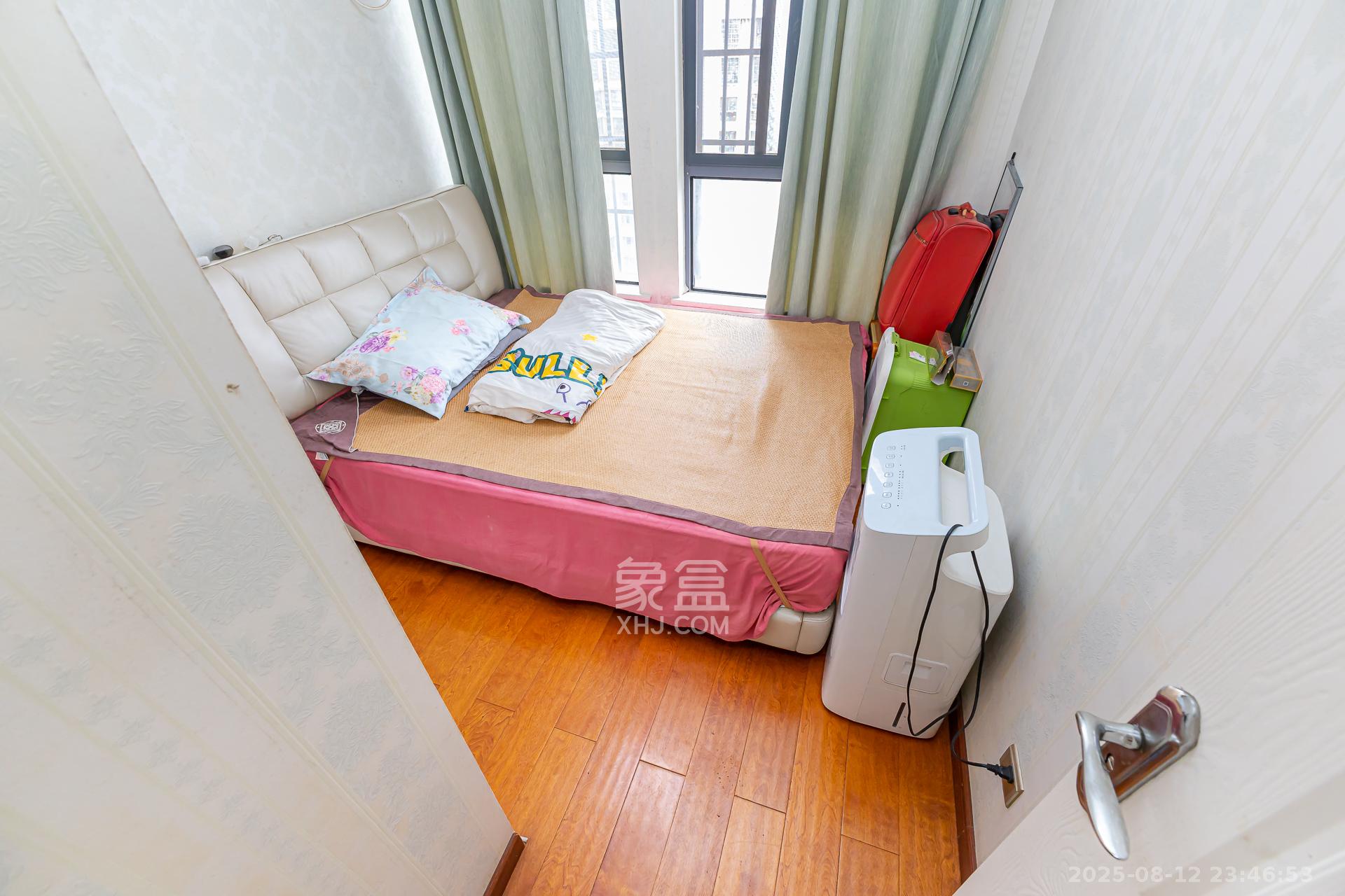 勤诚达新界  4室2厅2卫    100.0万卧室