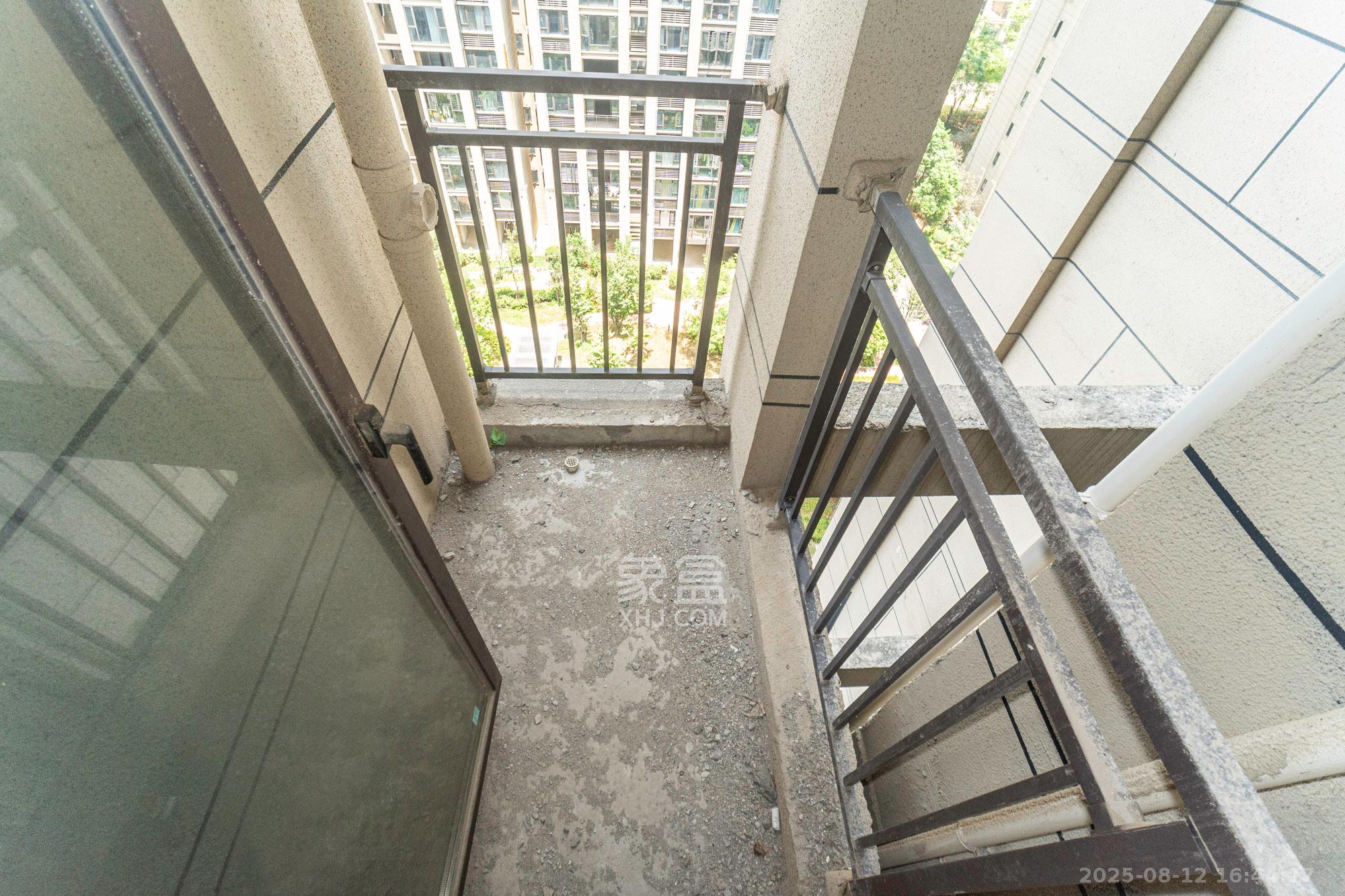 映悦星府  4室2厅2卫    76.98万阳台