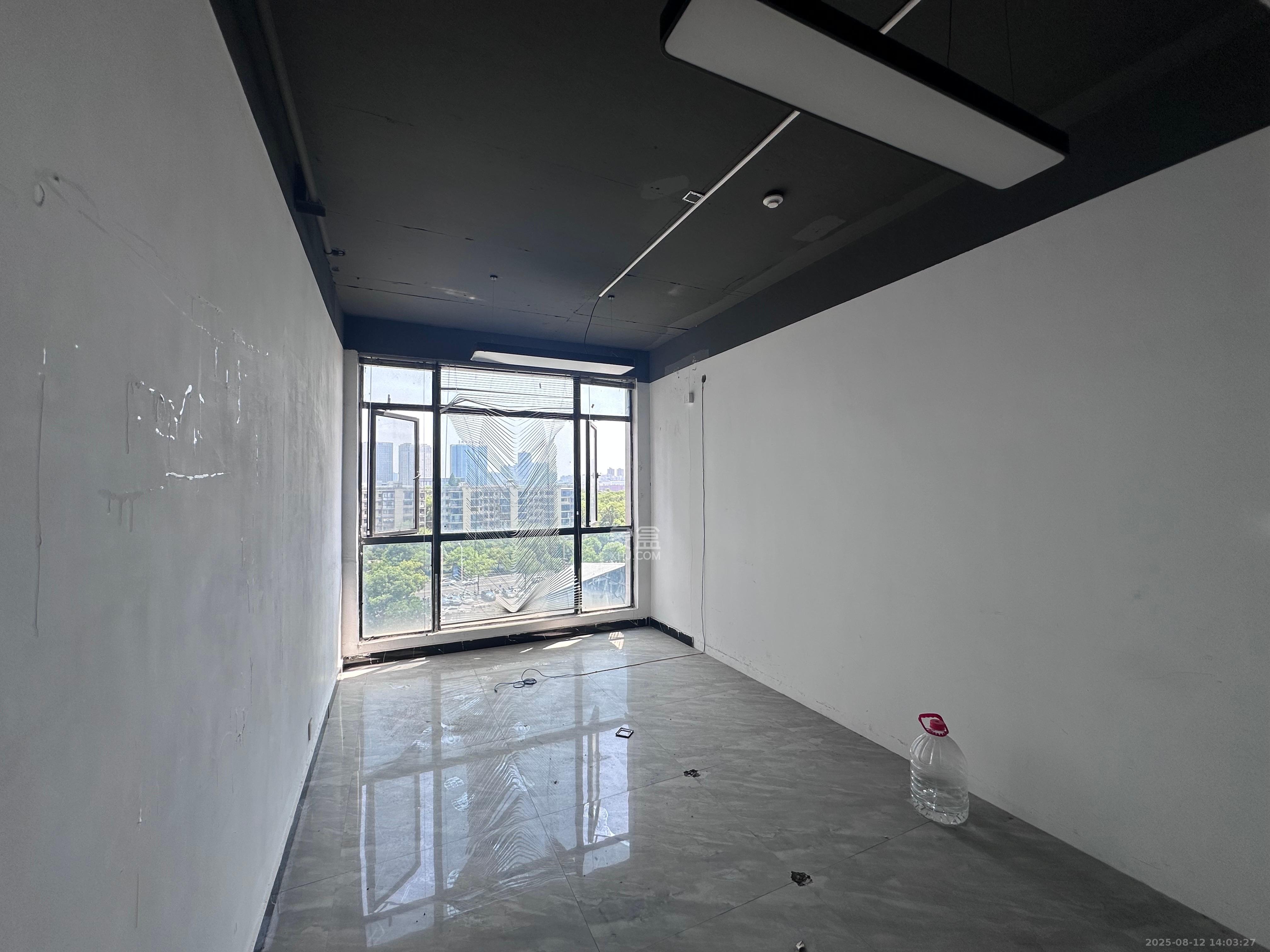 融科东南海 1室1厅1卫 2500.0元/月 融科东南海 1室1厅1卫 2500.0元/月室内图