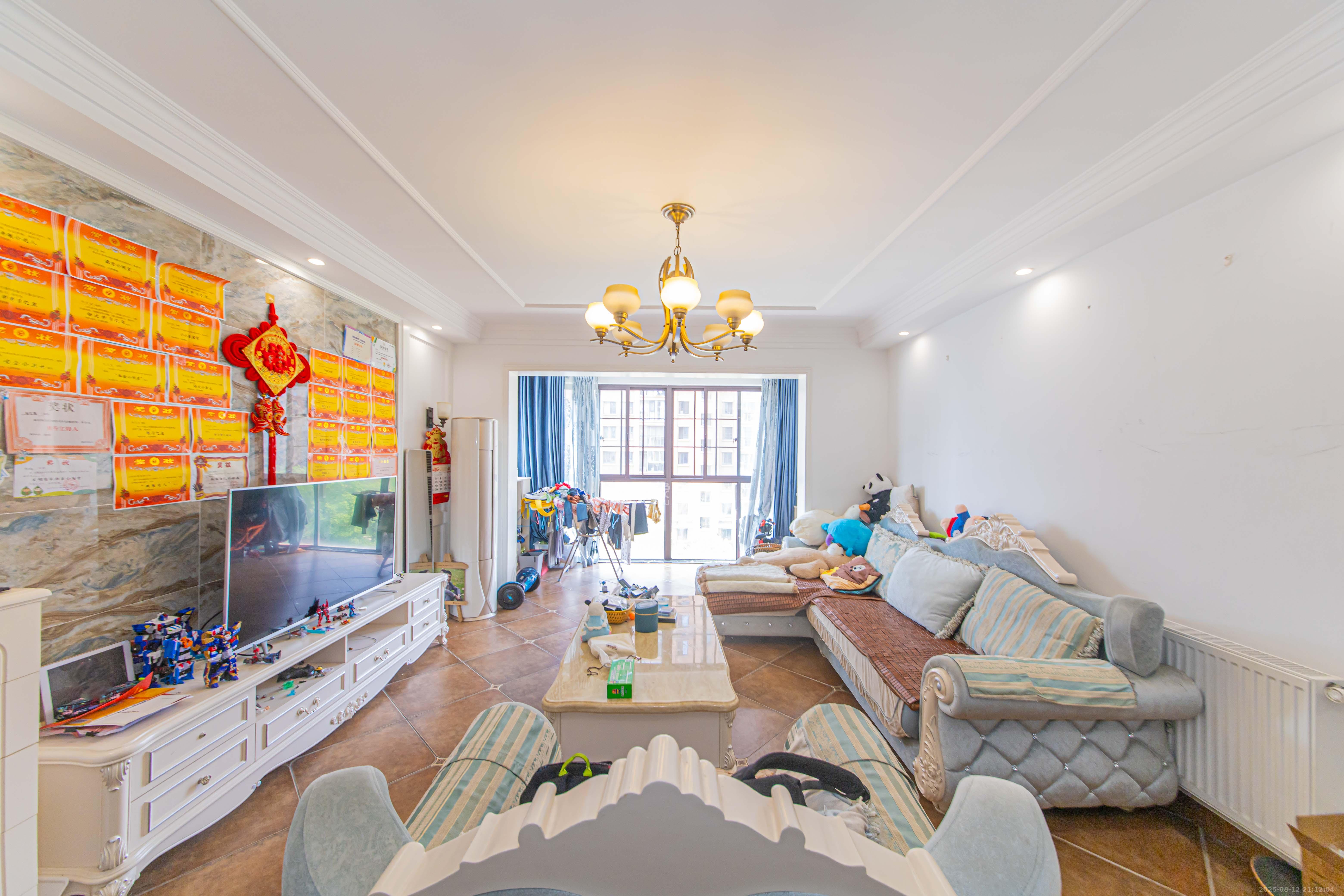 鑫远和城(一、二期) 4室2厅2卫 130.0万 鑫远和城(一、二期) 4室2厅2卫 130.0万客厅