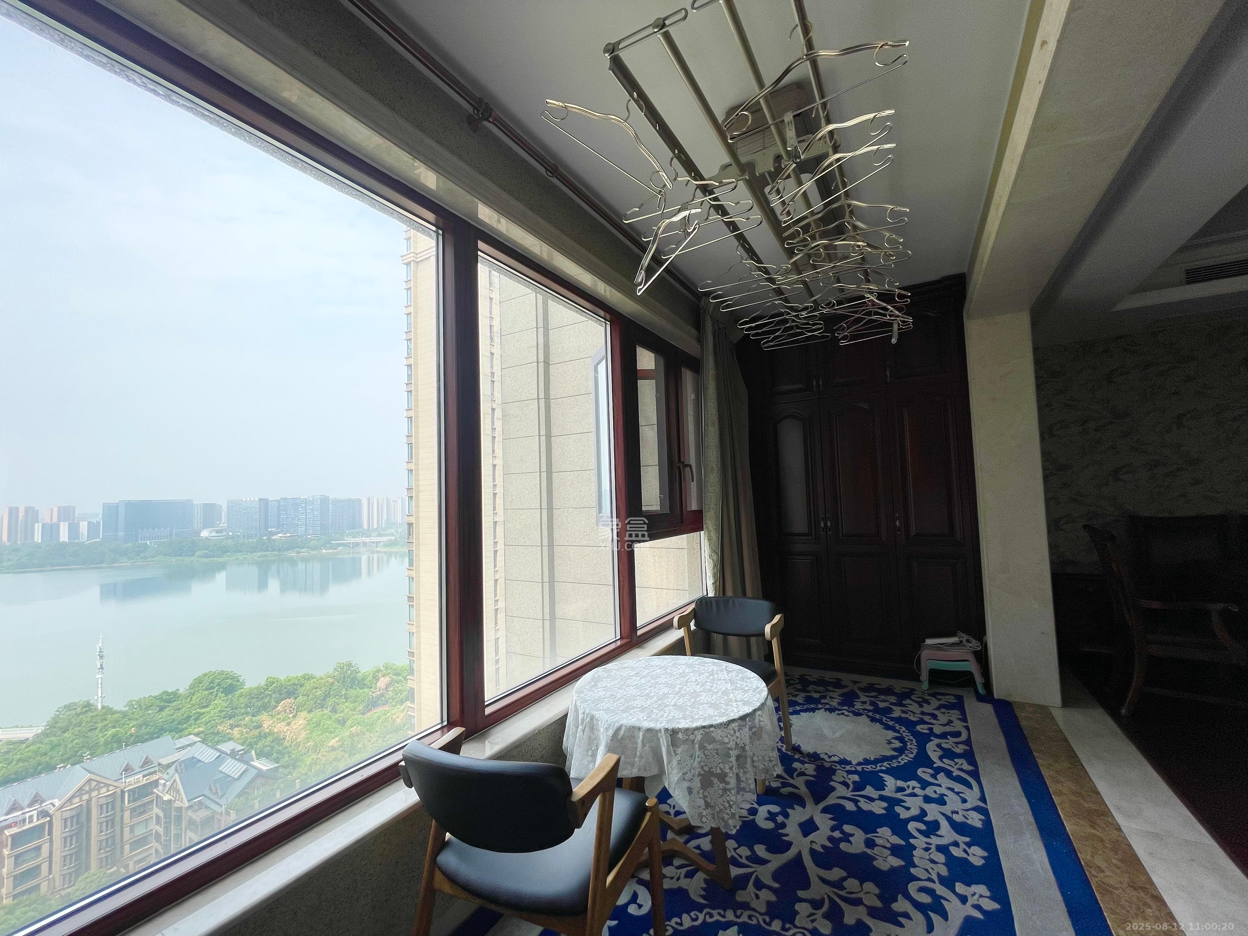 万科紫台  4室2厅2卫   7000.00元/月室内图