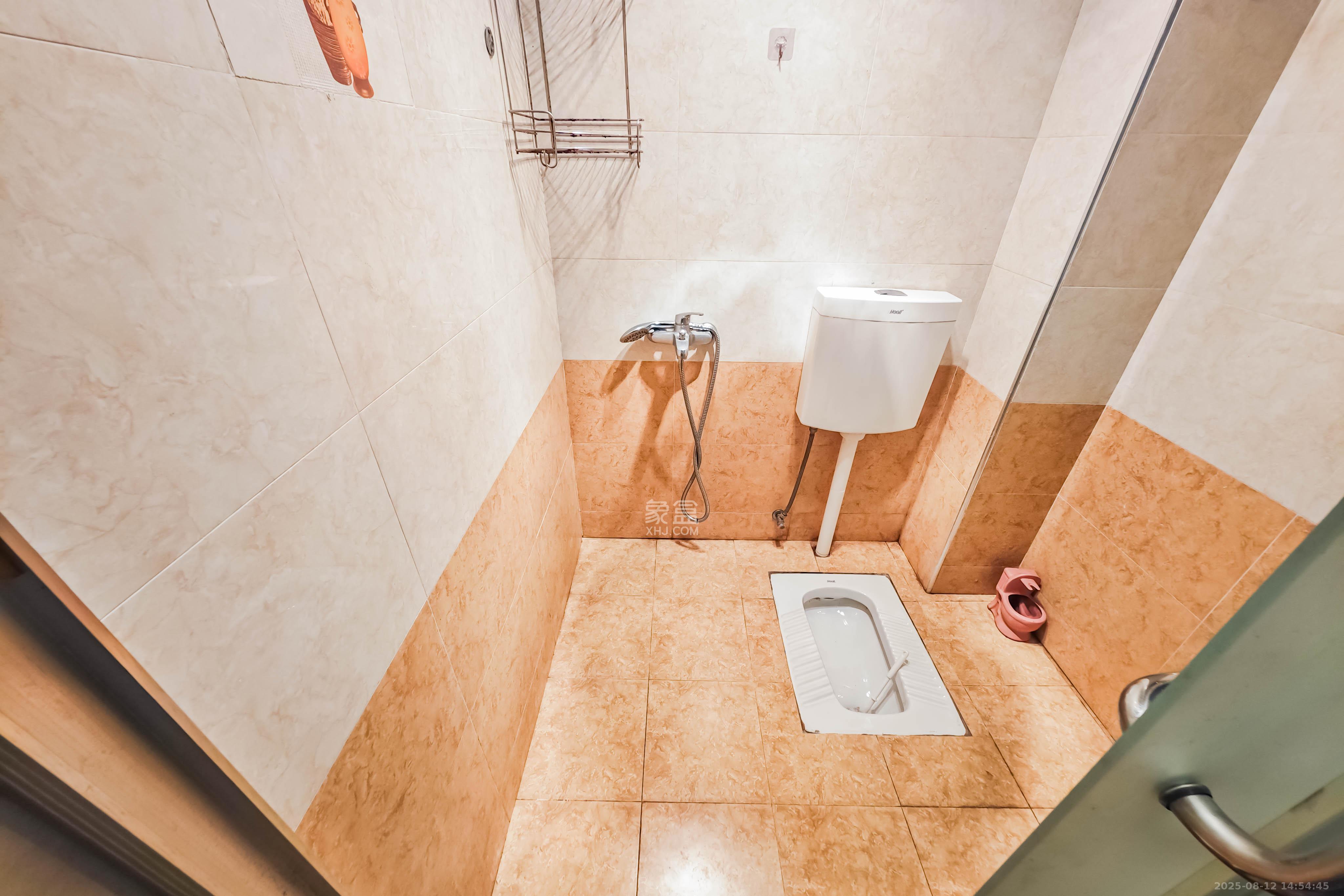 城市山水豪园（山水城市风景）  1室2厅2卫    120.0万卫生间