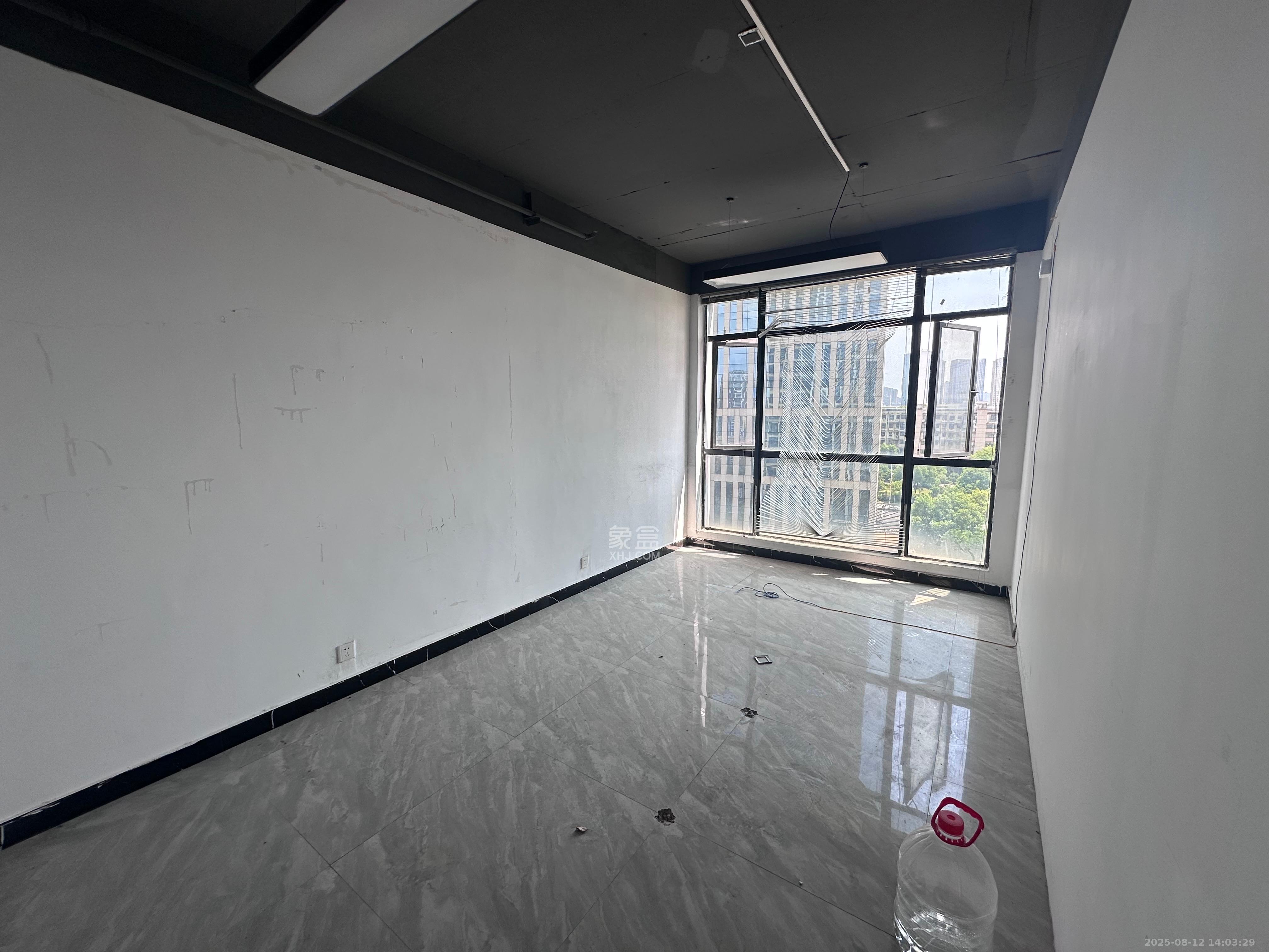 融科东南海 1室1厅1卫 2500.0元/月 融科东南海 1室1厅1卫 2500.0元/月室内图