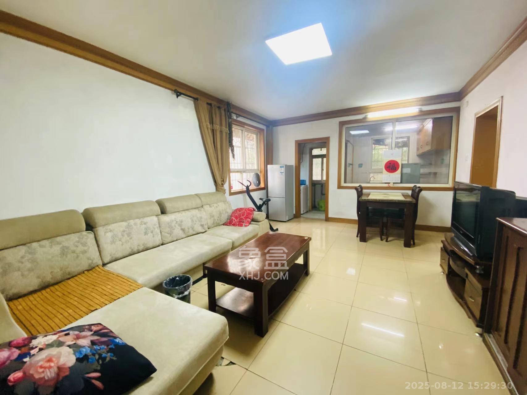 德政园  2室2厅1卫    1600.0元/月 德政园  2室2厅1卫    1600.0元/月室内图