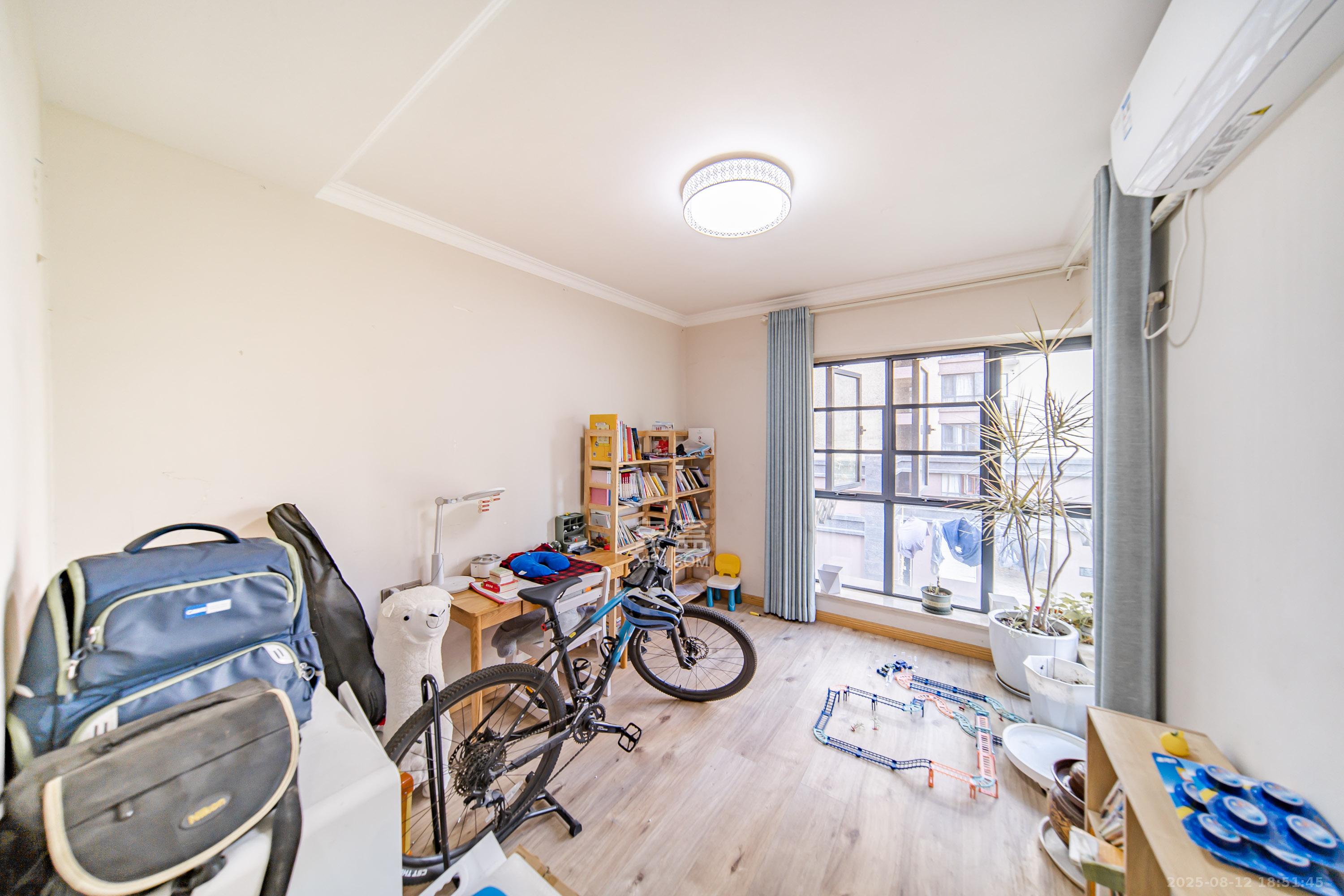 兰亭湾畔  3室2厅2卫    138.0万 兰亭湾畔  3室2厅2卫    138.0万卧室