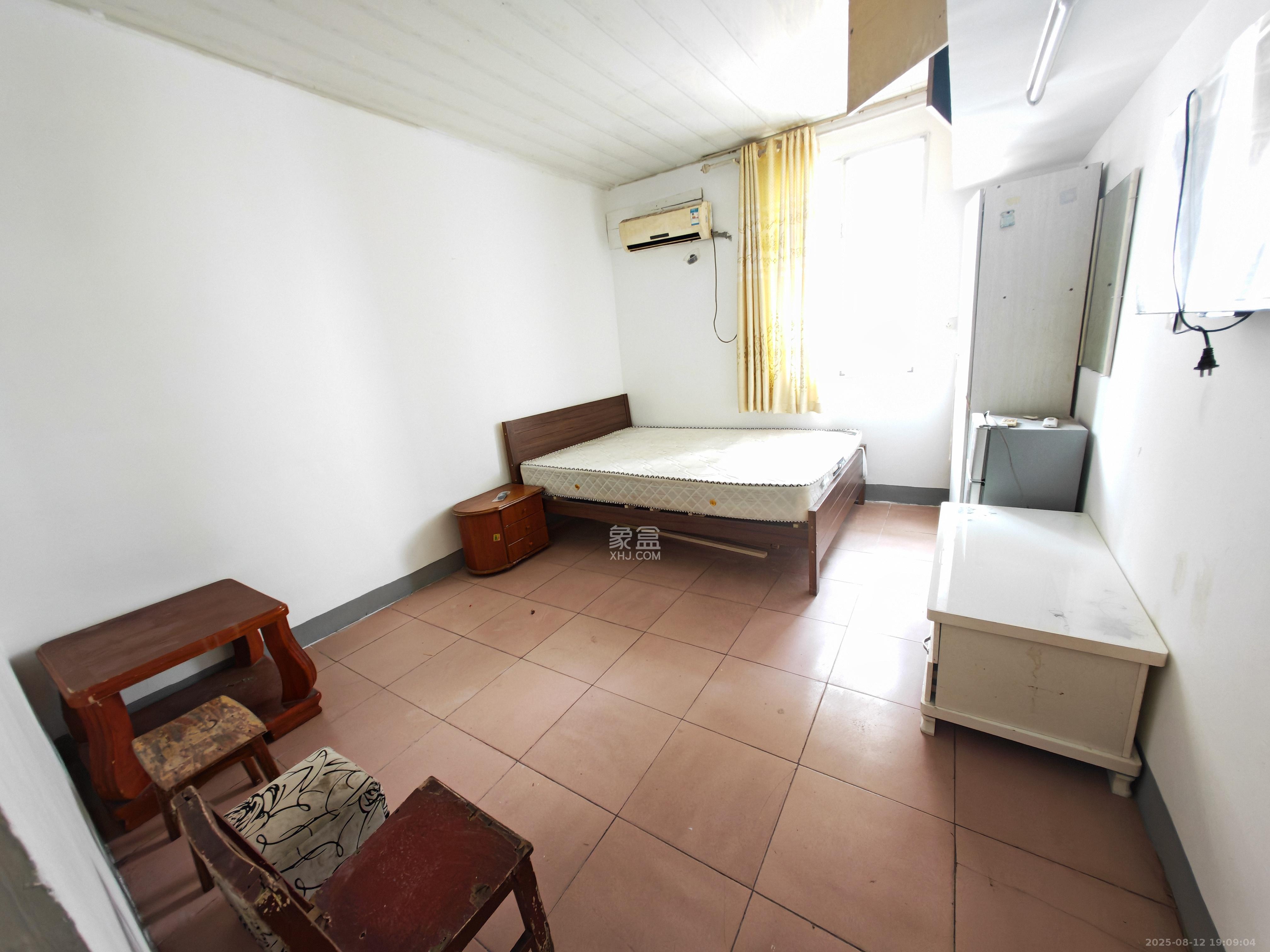 向韶村  1室1厅1卫    1200.0元/月室内图