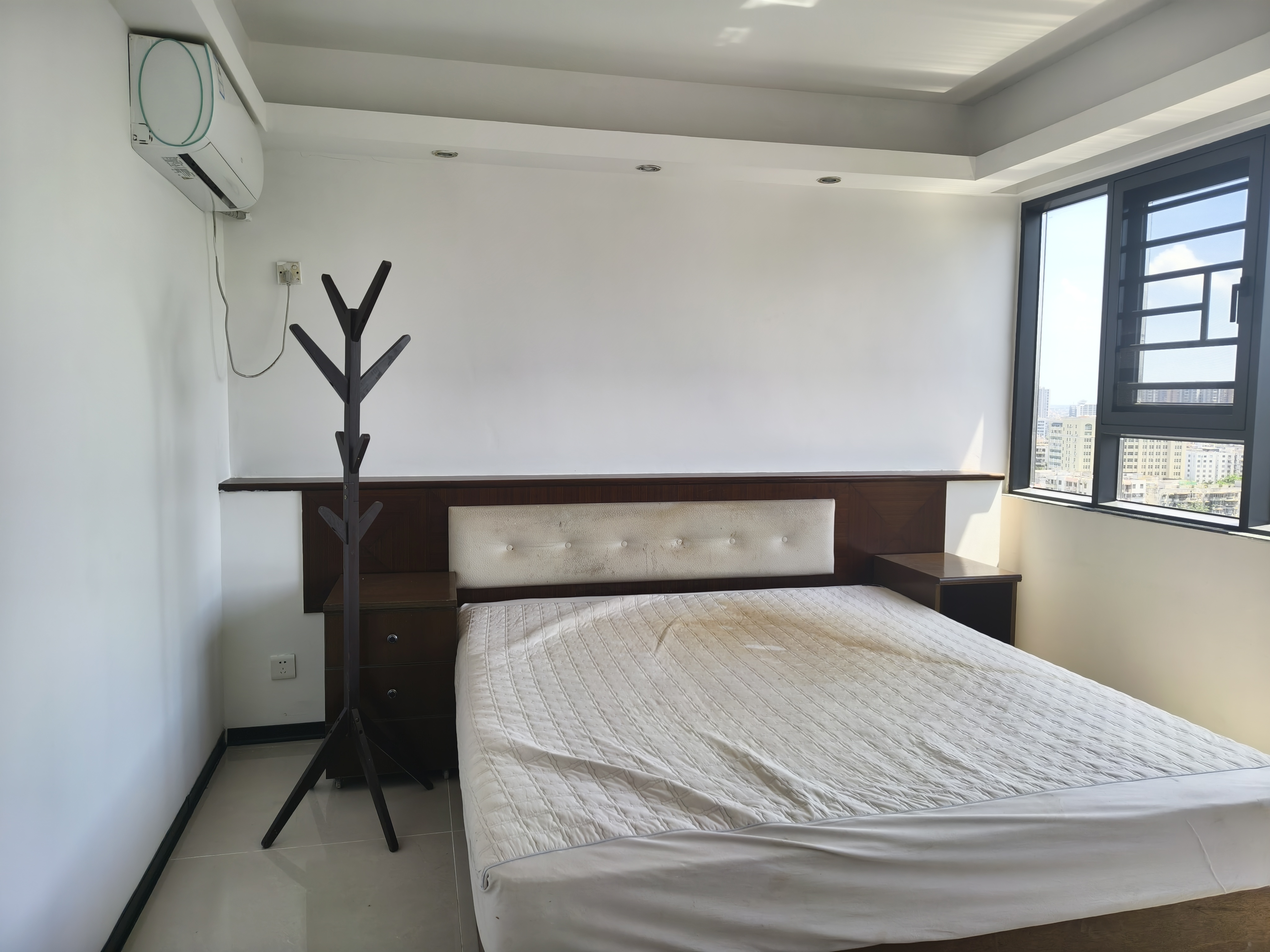 白龙大厦  3室2厅1卫   2600.00元/月室内图