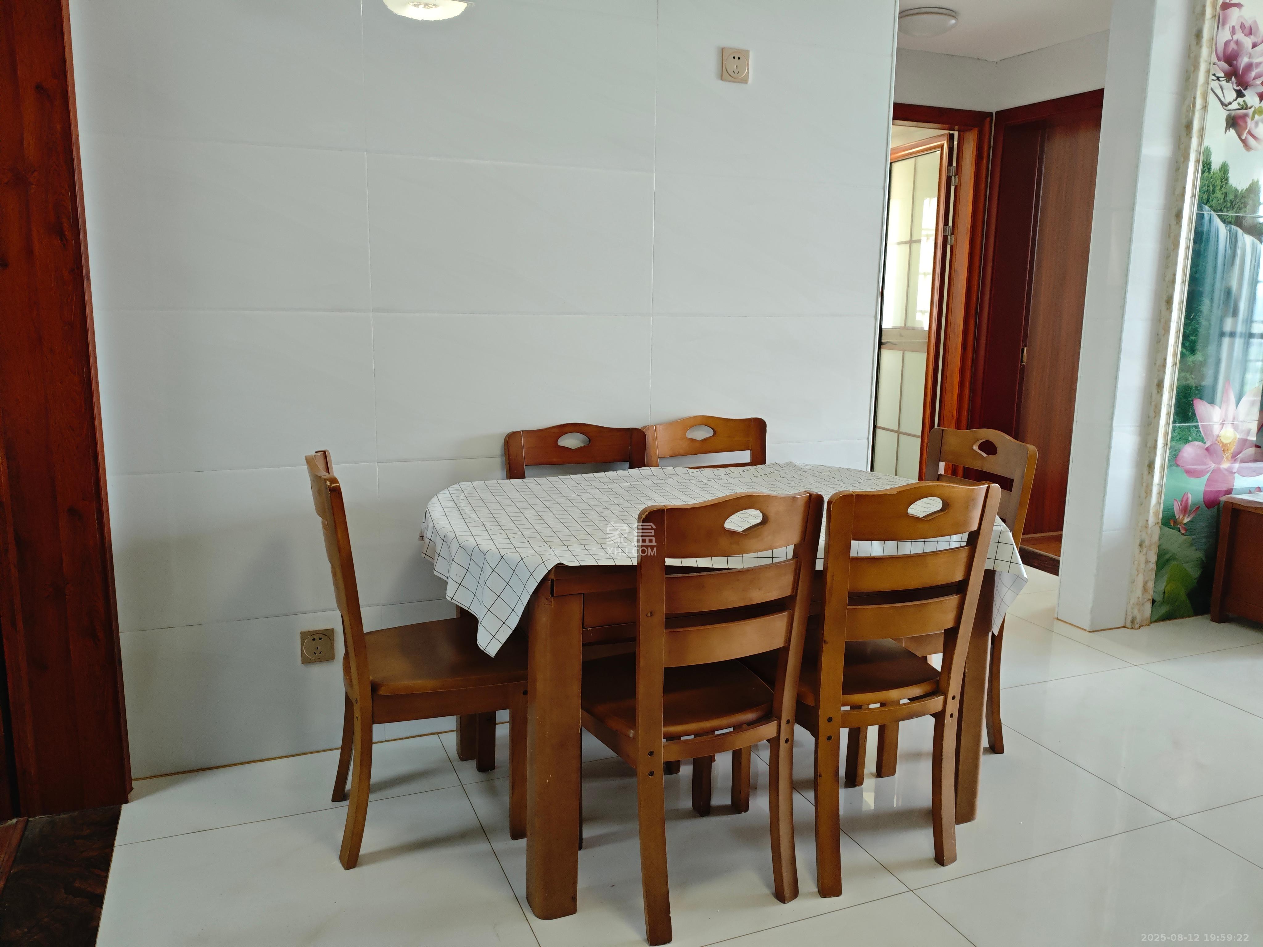 嘉顺苑 1室2厅1卫 2200.0元/月 嘉顺苑 1室2厅1卫 2200.0元/月室内图