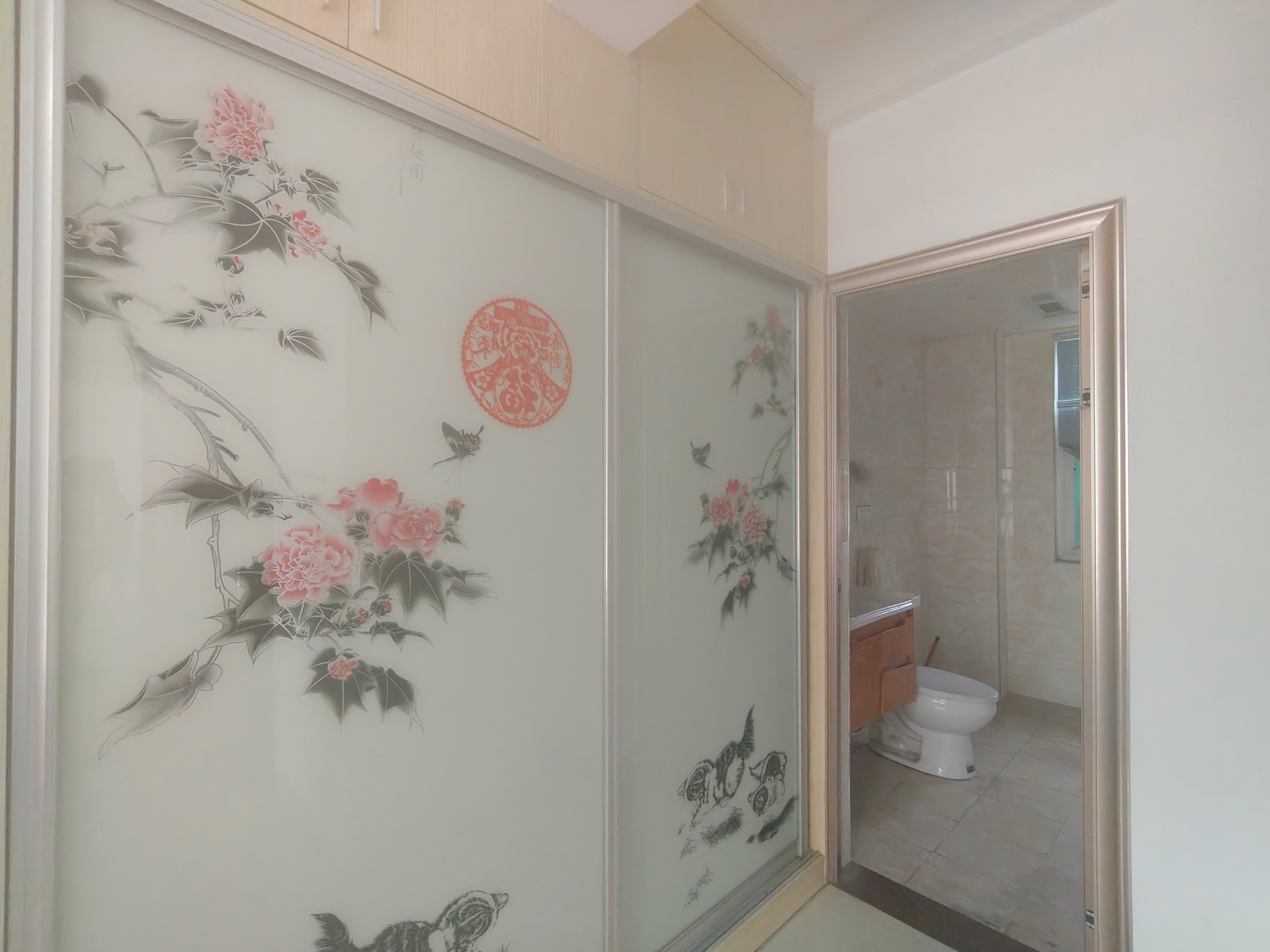 冠都现代城（冠都幸福彼岸）  3室2厅2卫   1800.00元/月室内图