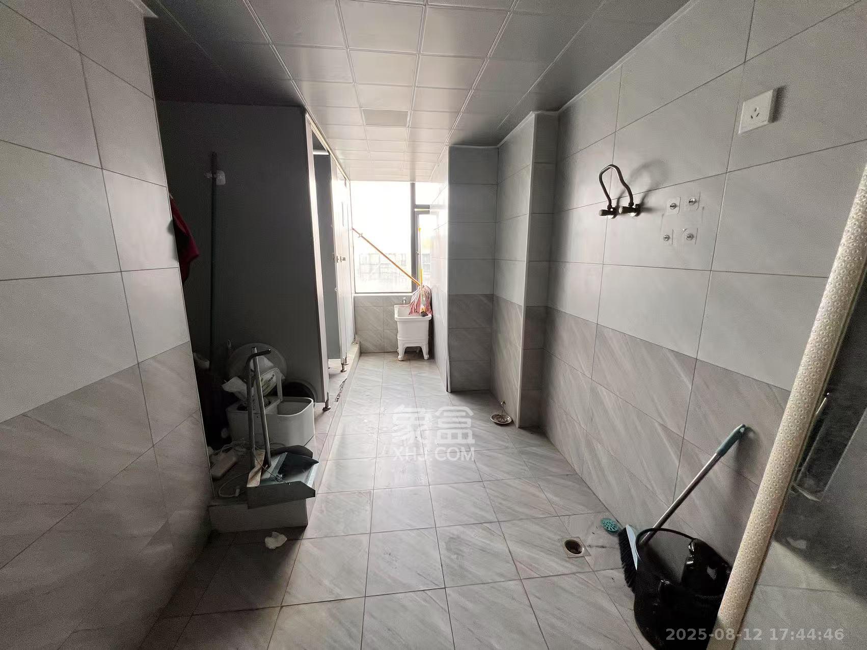 锦湘国际星城三期(锦绣苑)  5室1厅1卫    8000.0元/月 锦湘国际星城三期(锦绣苑)  5室1厅1卫    8000.0元/月室内图