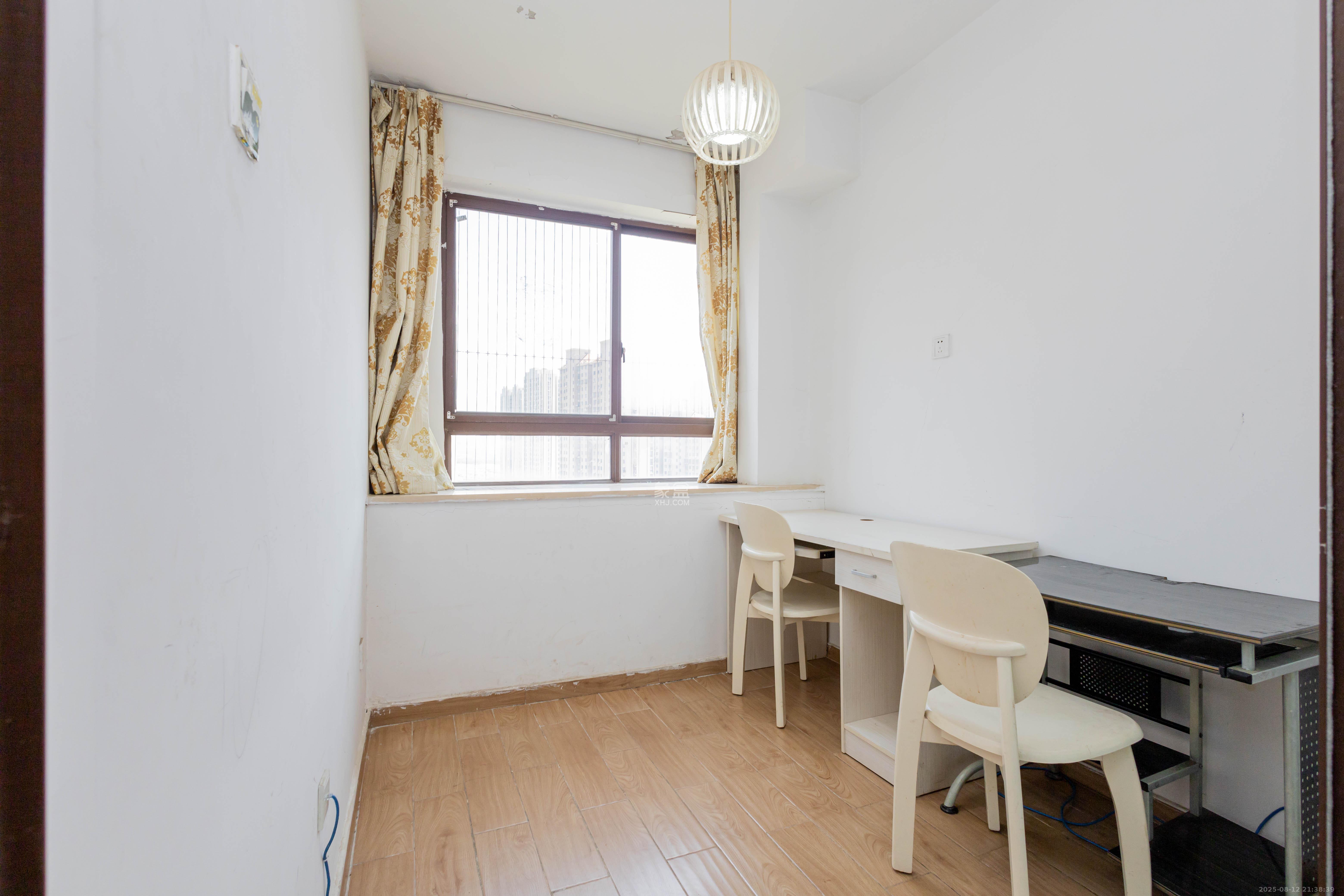 天园假日  3室2厅1卫    66.0万 天园假日  3室2厅1卫    66.0万卧室