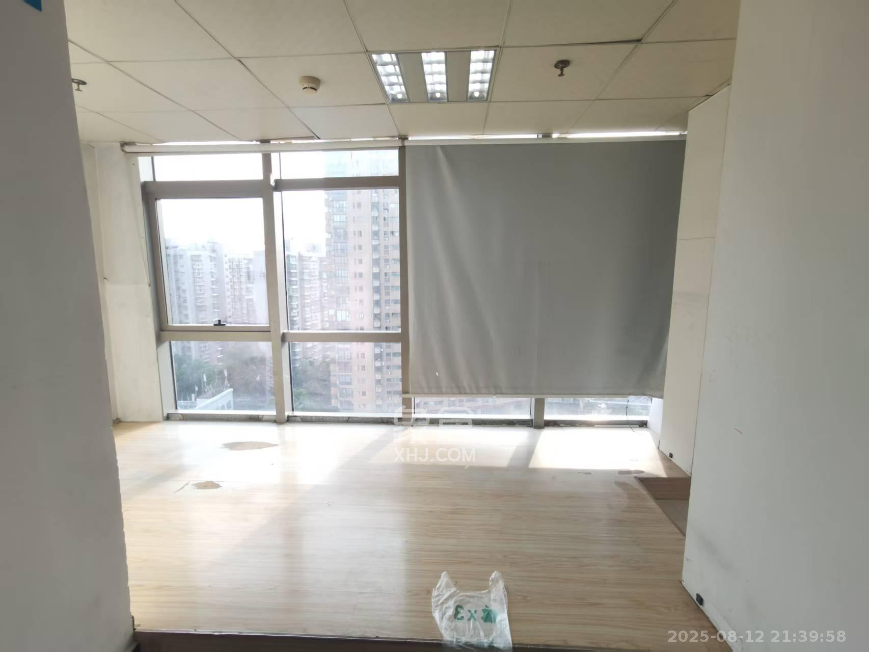 奥克斯广场 5室1厅1卫 4800.0元/月 奥克斯广场 5室1厅1卫 4800.0元/月室内图