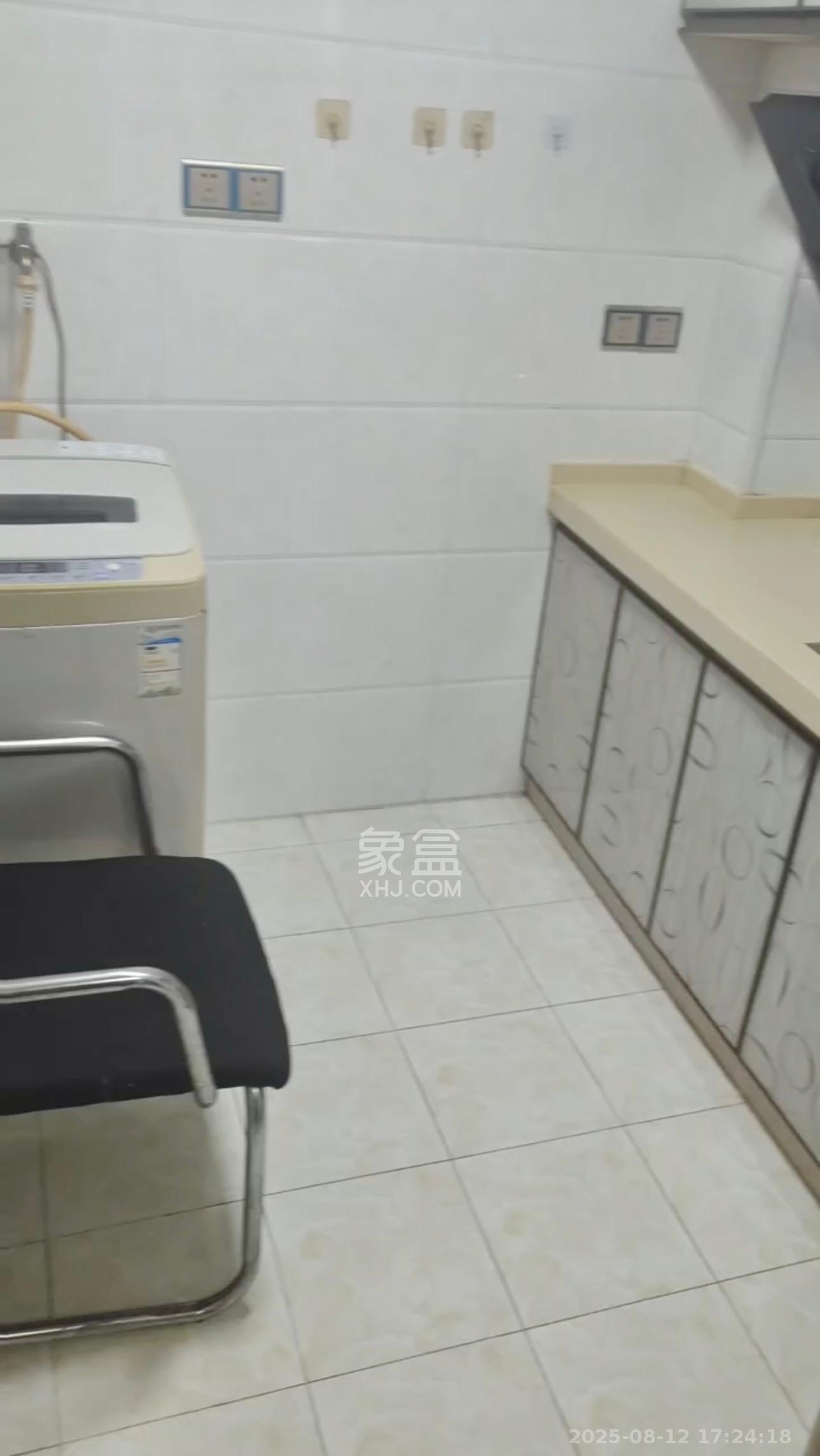 和康园小区 1室1厅1卫 800.0元/月 和康园小区 1室1厅1卫 800.0元/月室内图