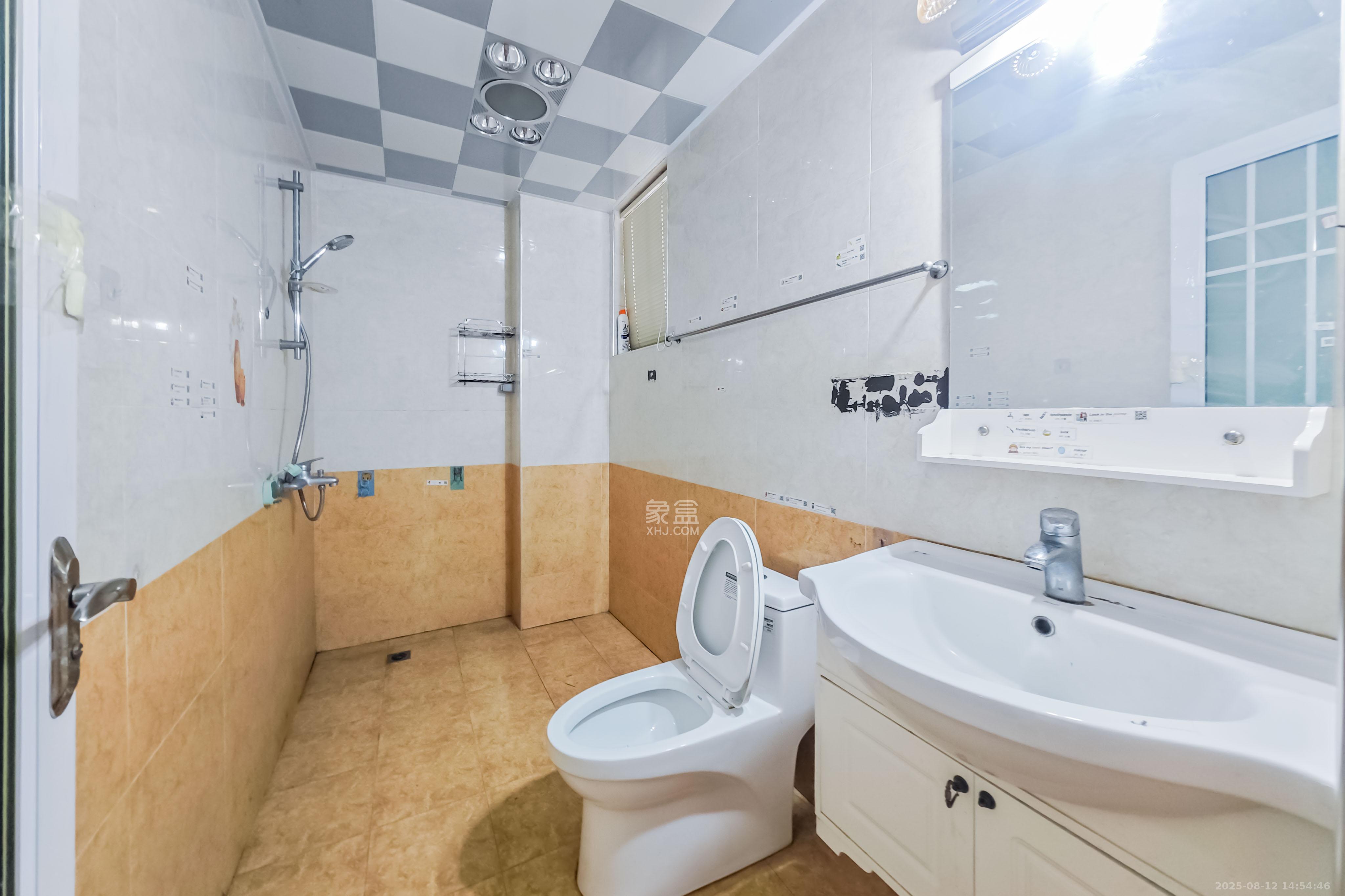 城市山水豪园（山水城市风景）  1室2厅2卫    120.0万卫生间