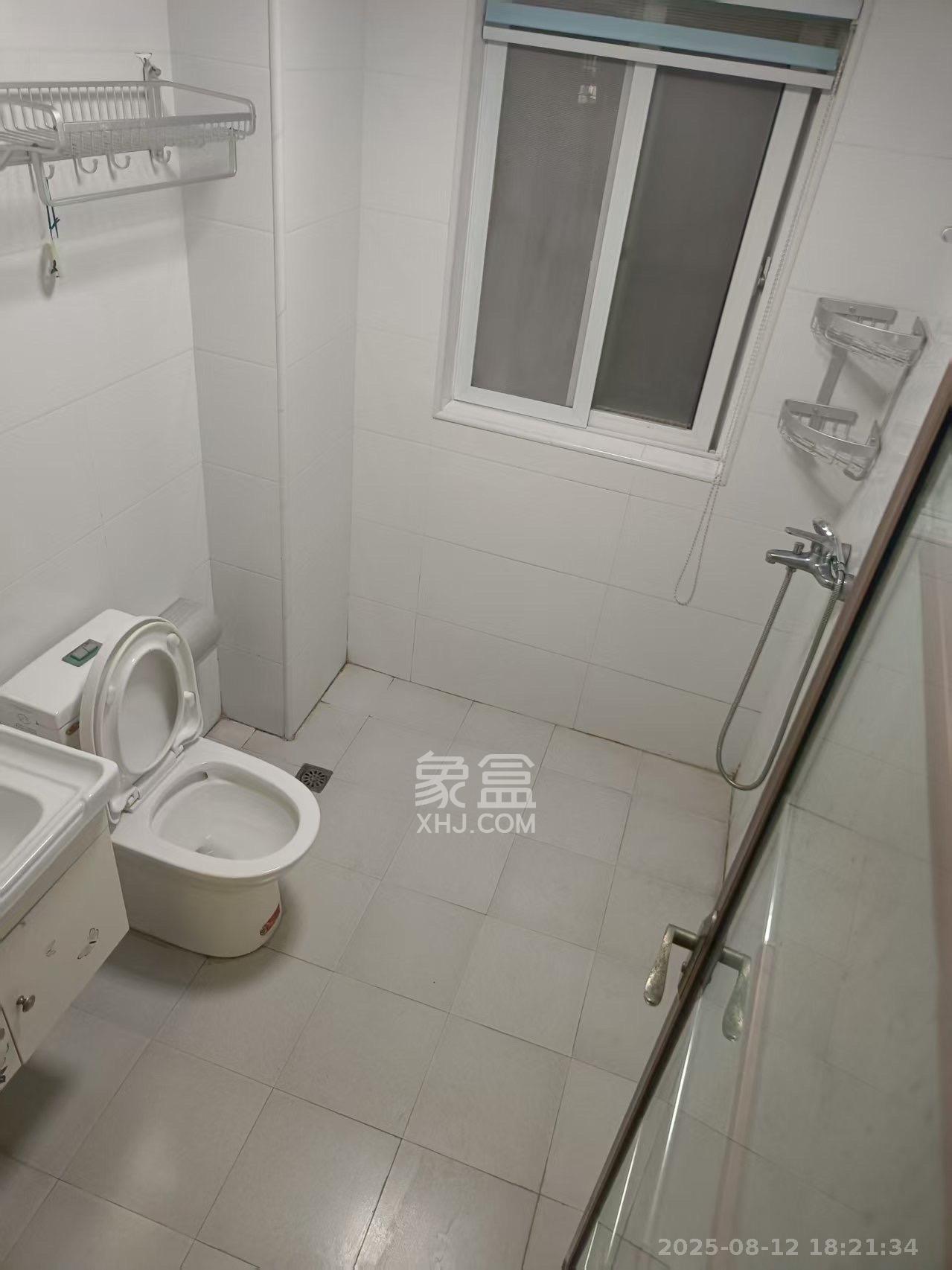 嘉顺苑 3室2厅2卫 2500.0元/月 嘉顺苑 3室2厅2卫 2500.0元/月室内图