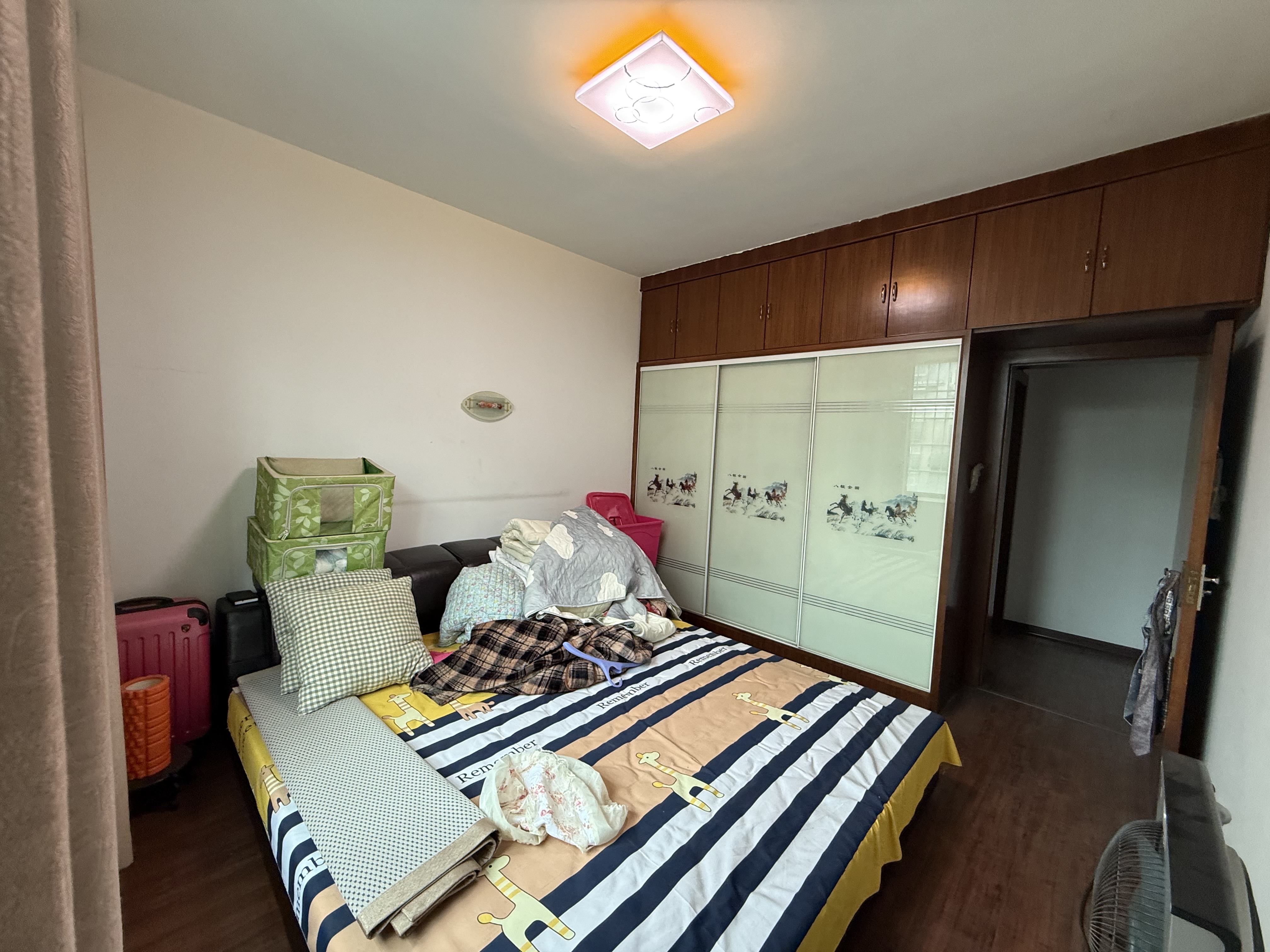 姑苏名园 4室2厅2卫 68.8万 姑苏名园 4室2厅2卫 68.8万客厅