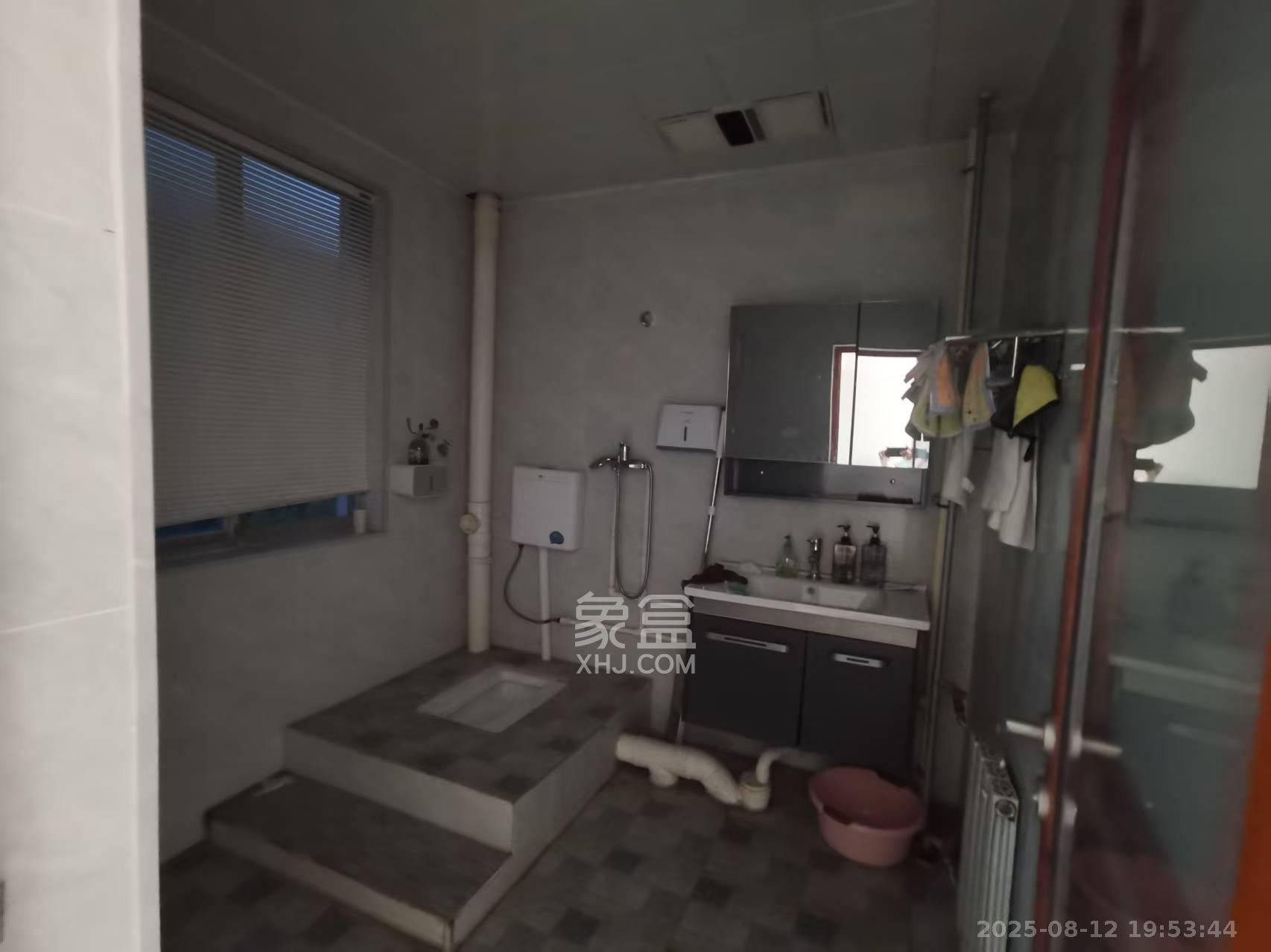 九峰小区(一二三四区) 7室2厅2卫 3000.0元/月 九峰小区(一二三四区) 7室2厅2卫 3000.0元/月室内图