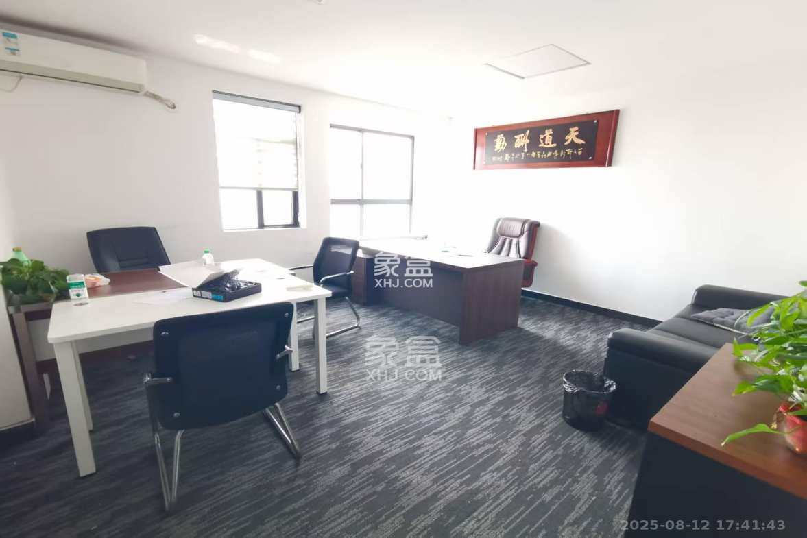 锦湘国际星城三期(锦绣苑) 3室3厅1卫 8000.0元/月 锦湘国际星城三期(锦绣苑) 3室3厅1卫 8000.0元/月室内图