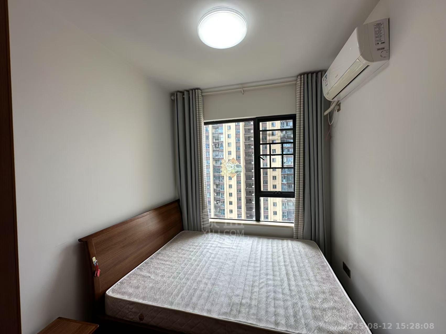 春藤小镇 3室2厅1卫 1700.0元/月 春藤小镇 3室2厅1卫 1700.0元/月室内图