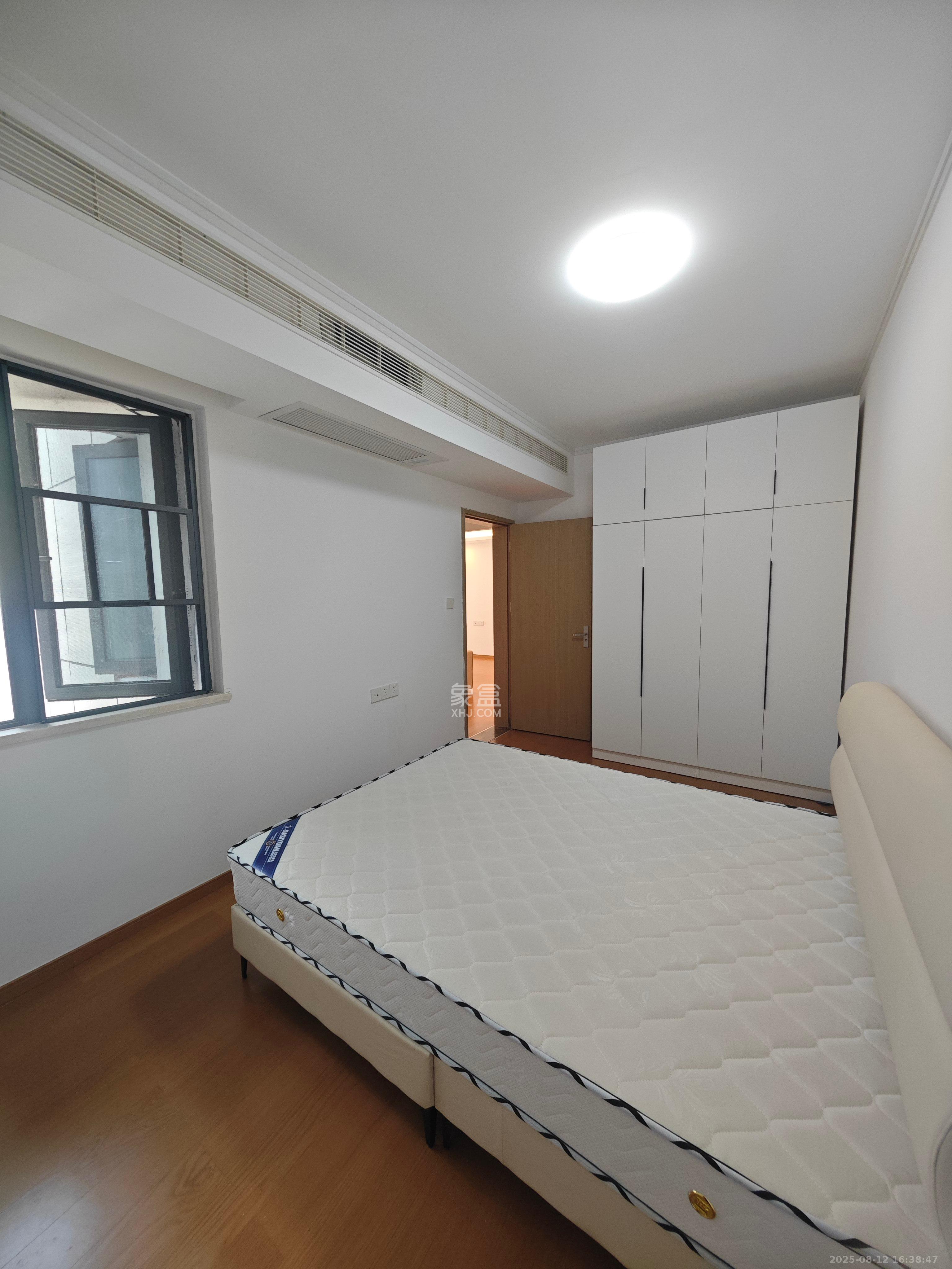 清控湖山雅居南区  3室2厅2卫   2600.00元/月室内图