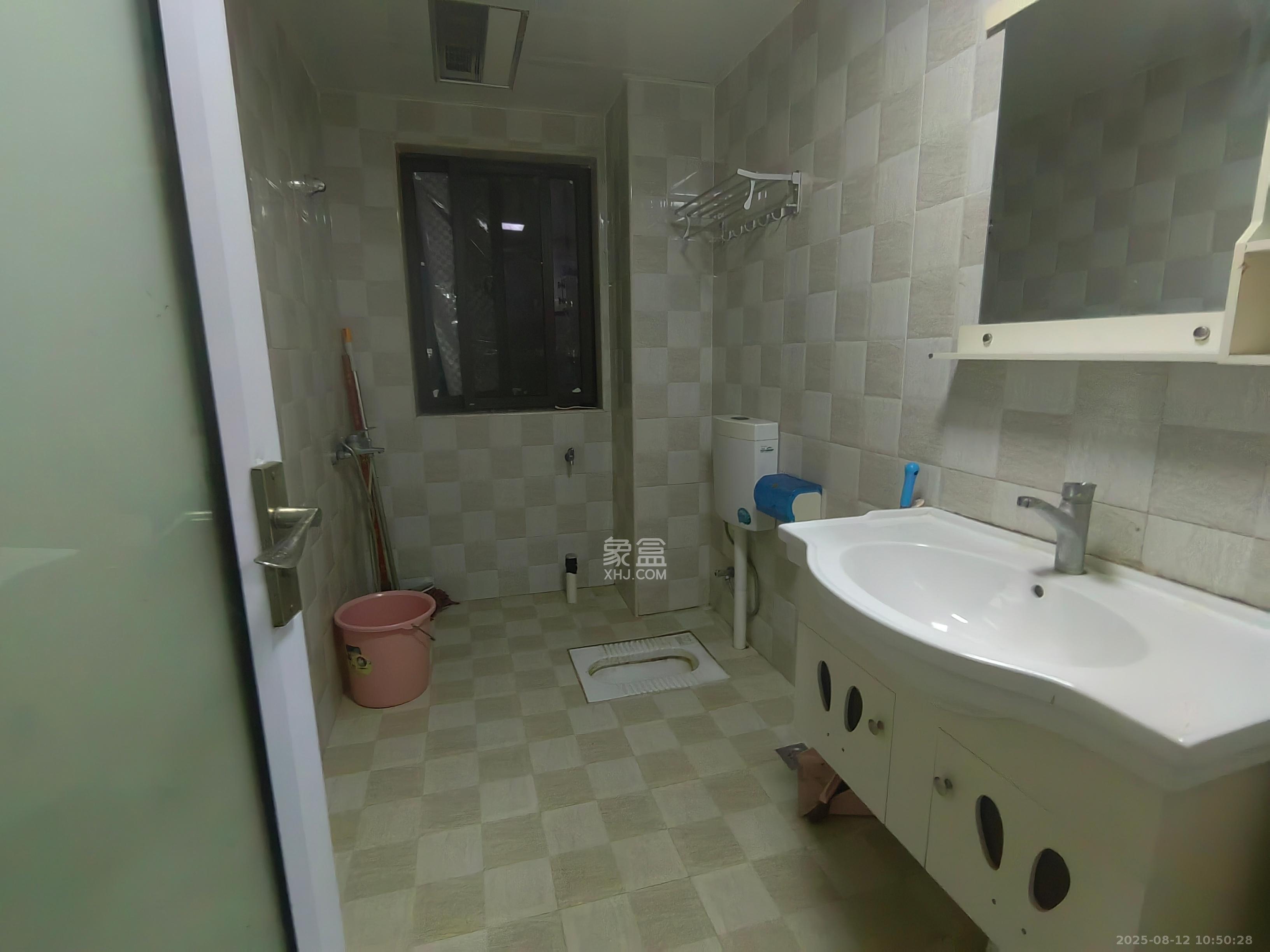 三景华御  3室2厅2卫    2200.0元/月 三景华御  3室2厅2卫    2200.0元/月室内图