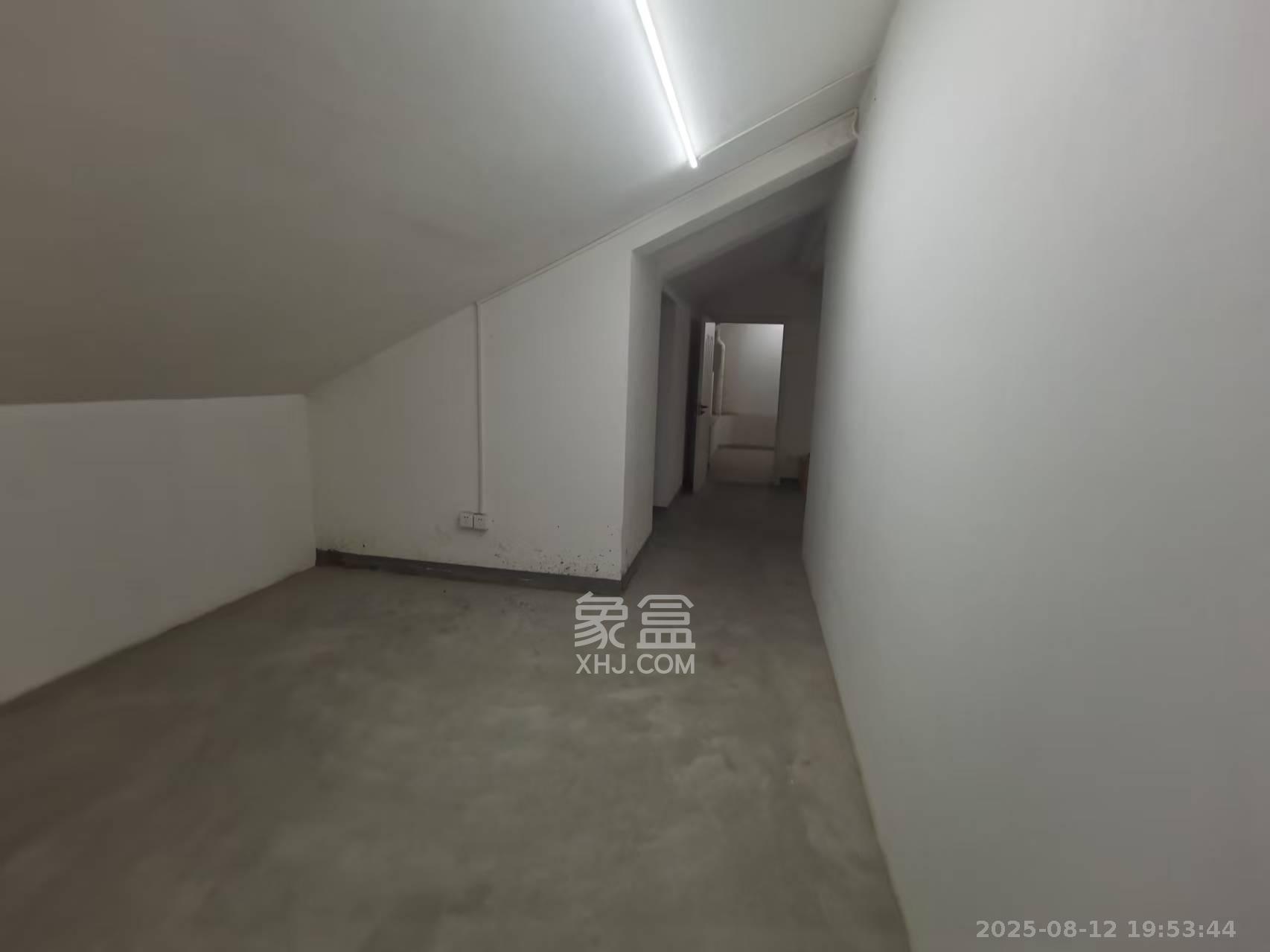 九峰小区（一二三四区）  7室2厅2卫   3000.00元/月室内图