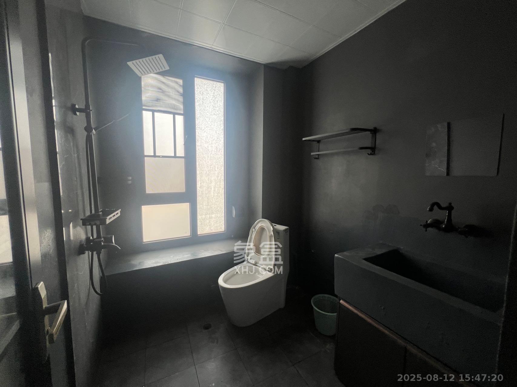 盈峰翠邸 7室2厅4卫 6500.0元/月 盈峰翠邸 7室2厅4卫 6500.0元/月室内图