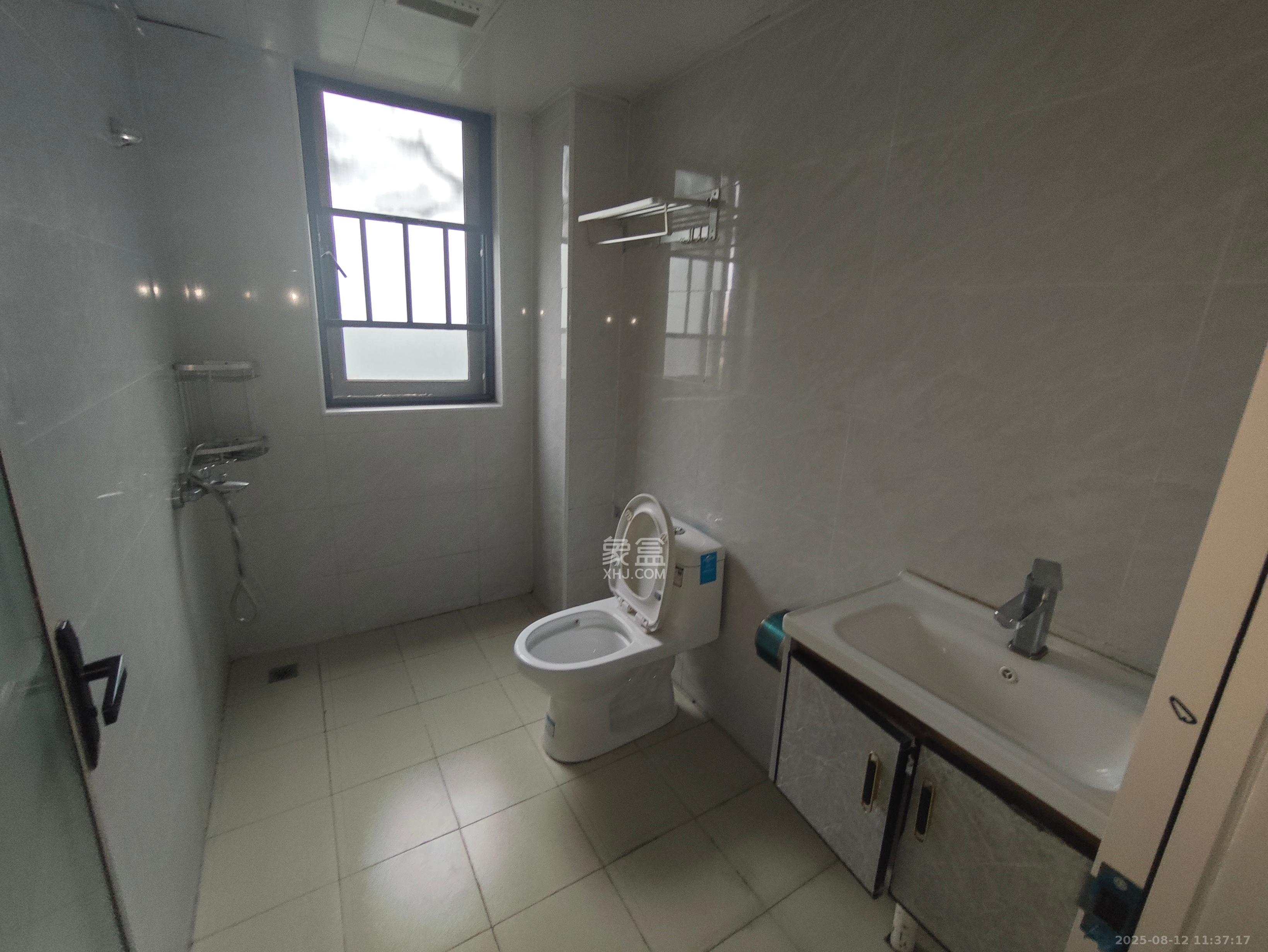 振业城三期  3室2厅2卫    3500.0元/月室内图