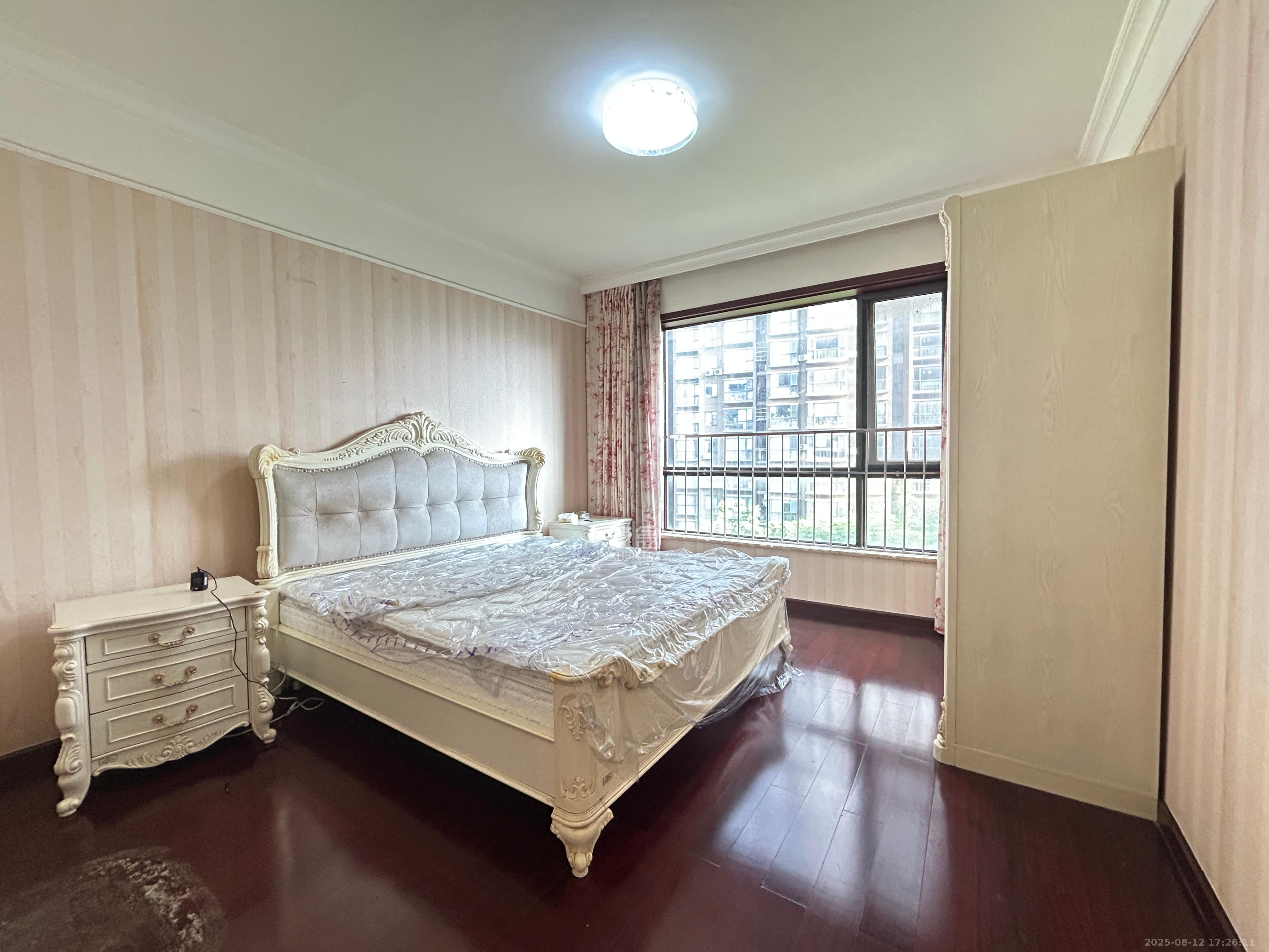 盛世美居荷园  3室2厅2卫    4100.0元/月室内图